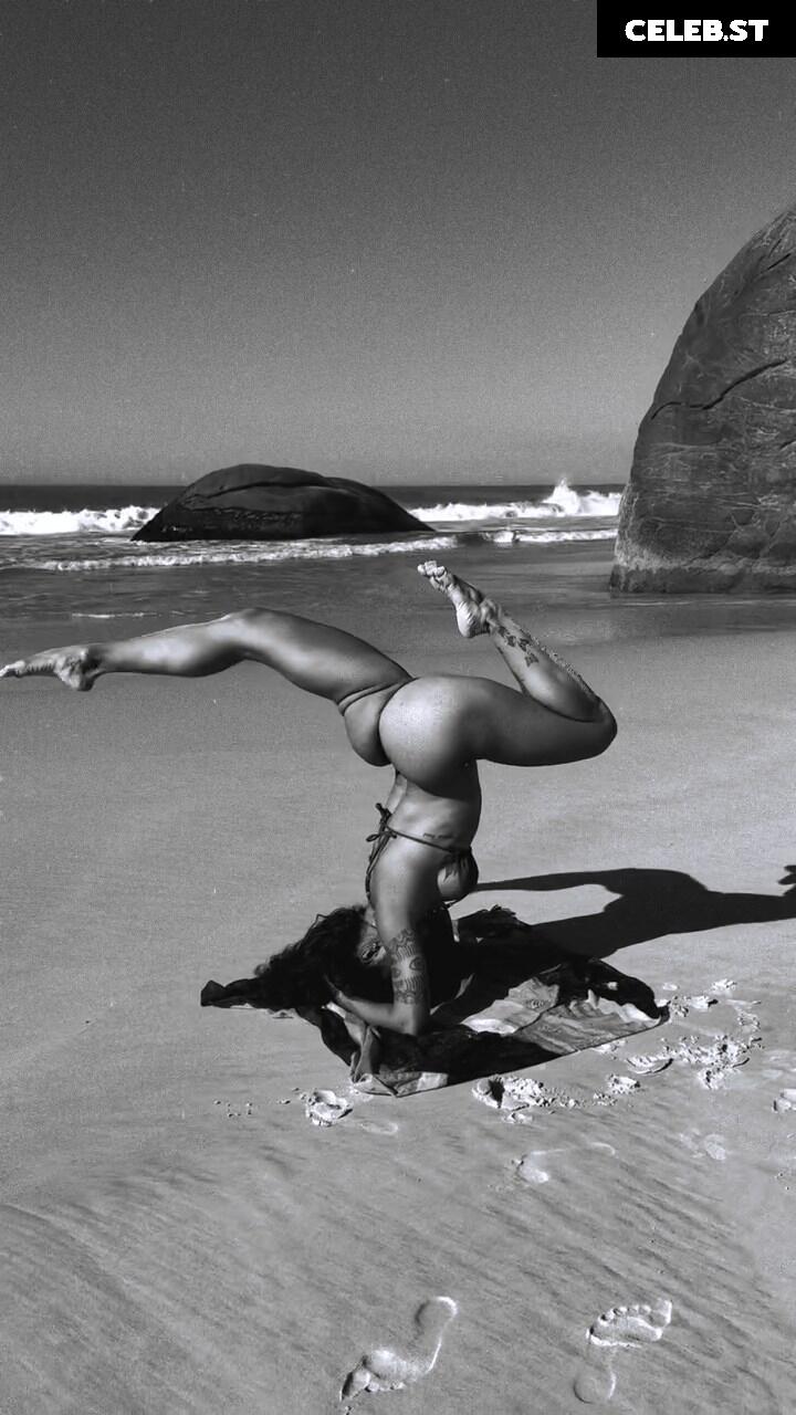 Aline Riscado Image 23499931