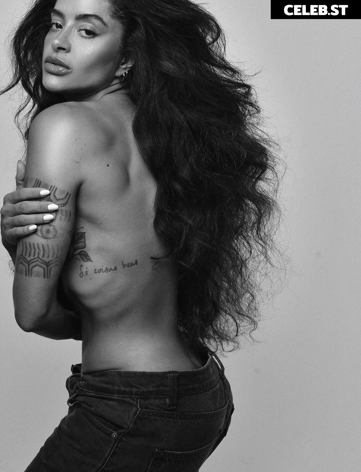 Aline Riscado Image 23499963