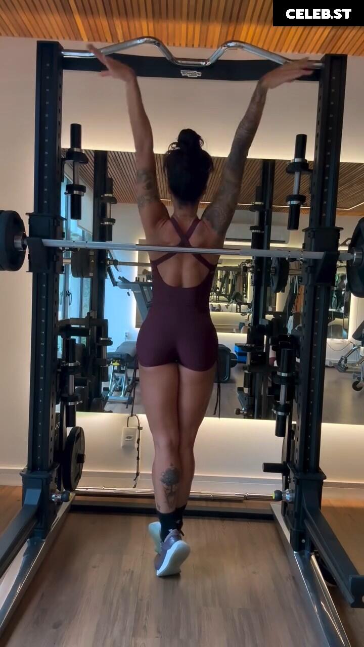 Aline Riscado Image 23499970