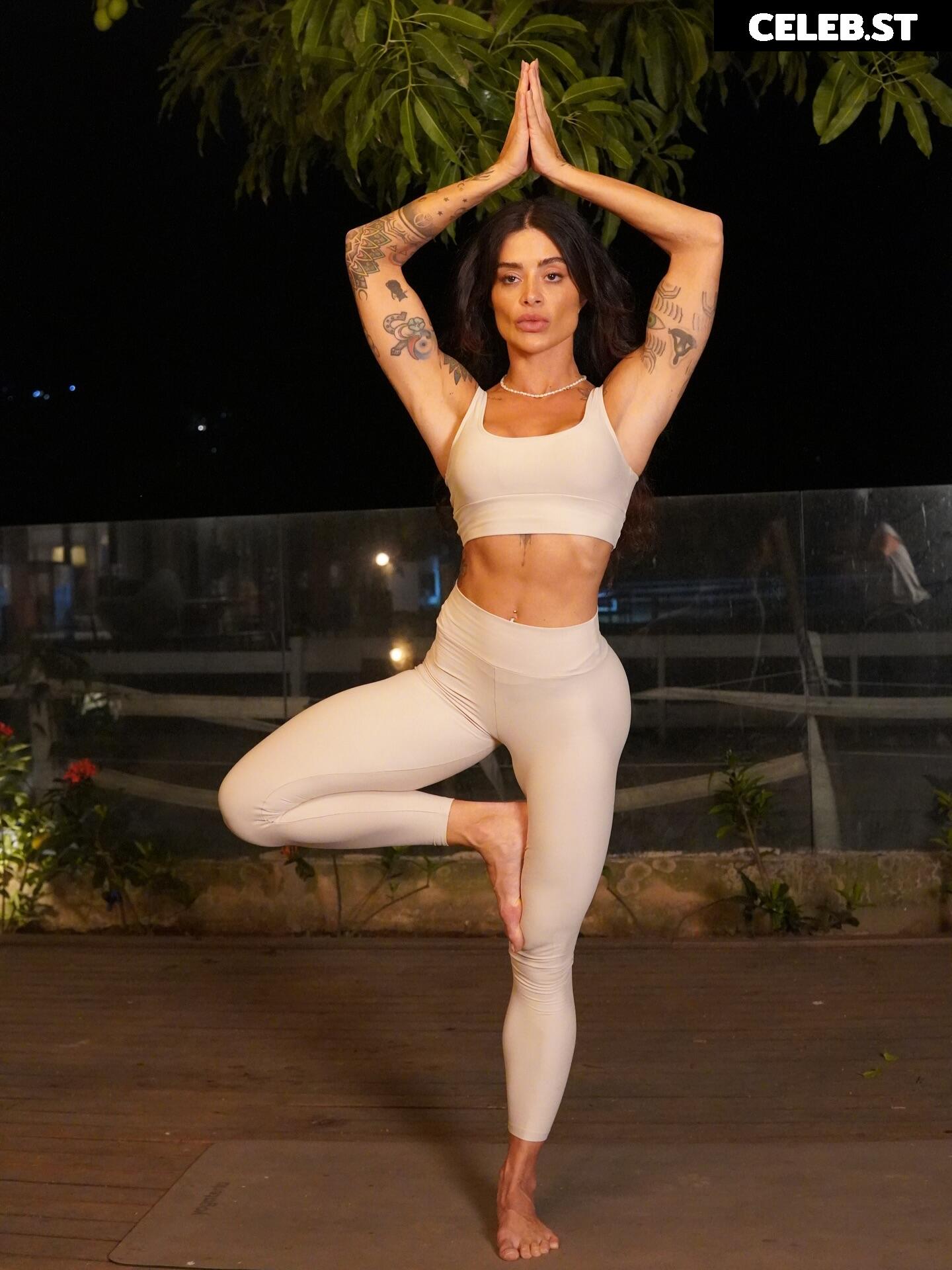 Aline Riscado Image 23499978