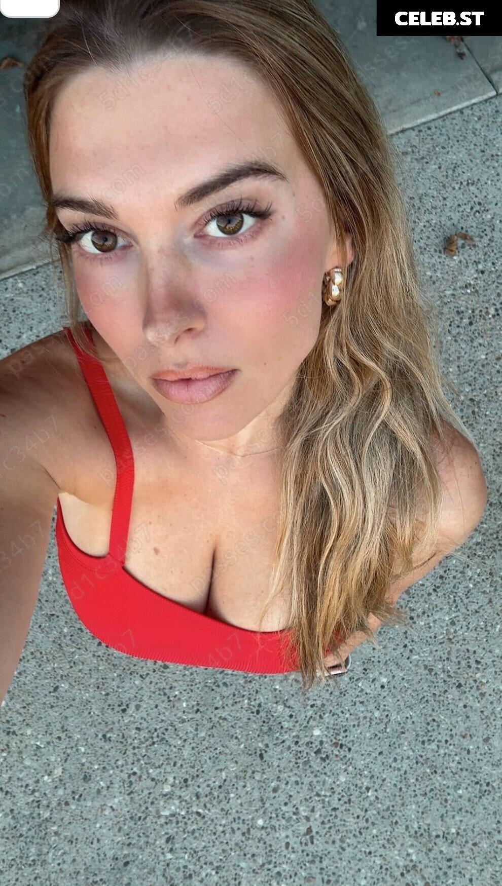 Taylor Mathis Image 23352232