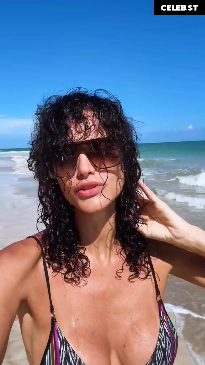Débora Nascimento Image 23394410