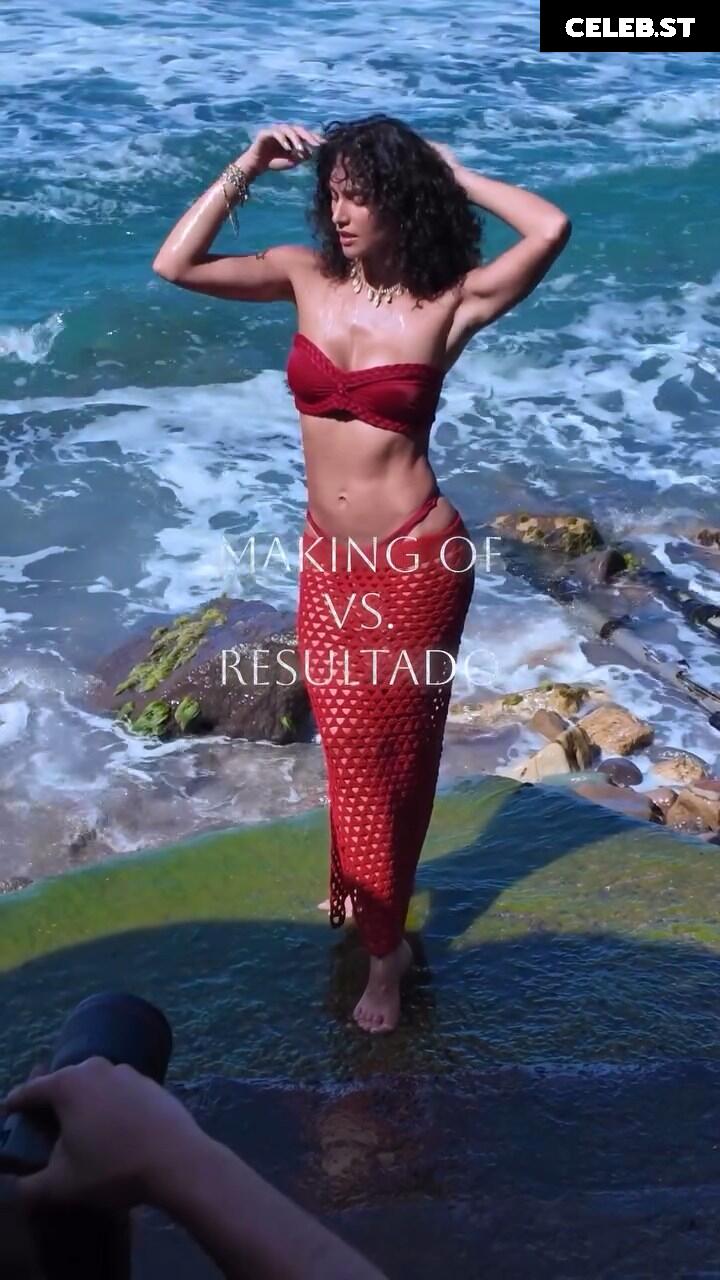 Débora Nascimento Image 23394415