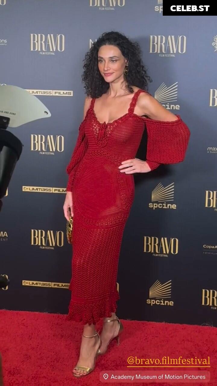 Débora Nascimento Image 23394404
