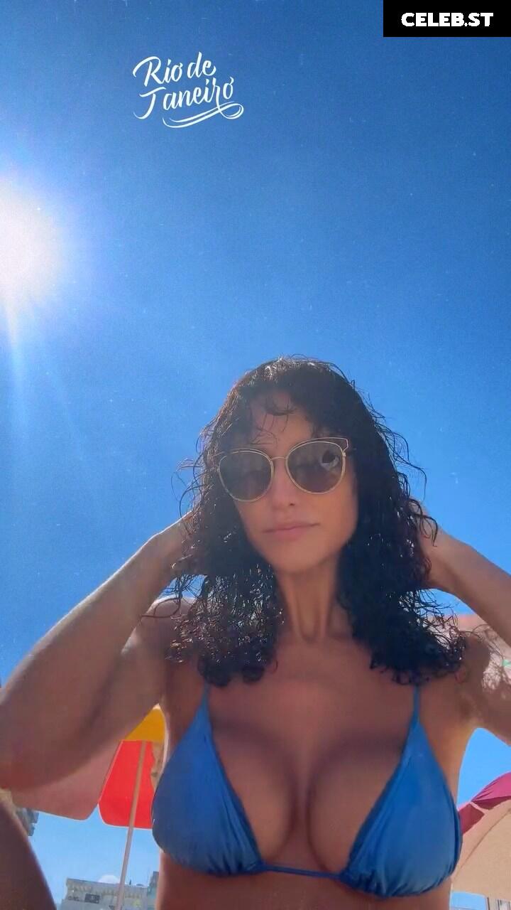 Débora Nascimento Image 23394434