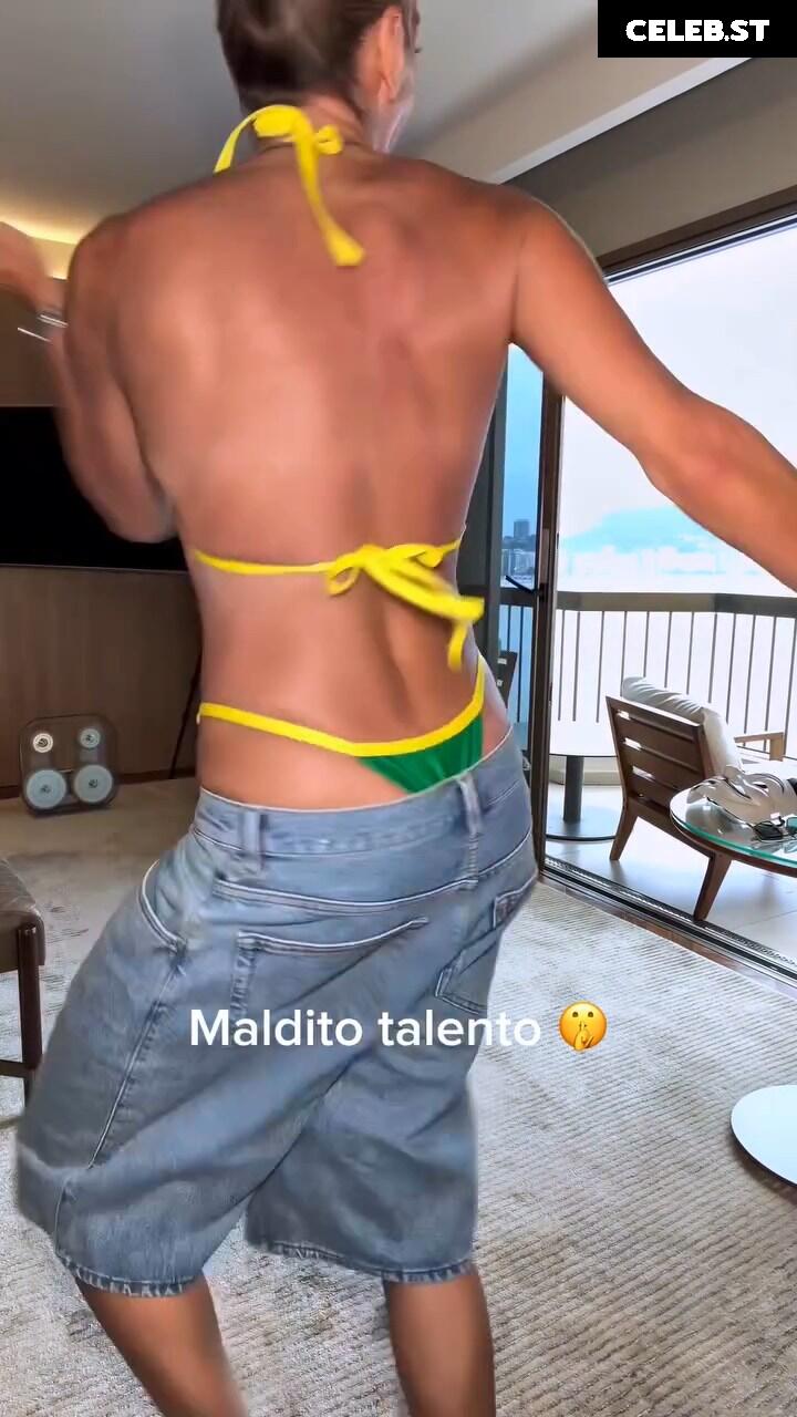 Adriane Galisteu Image 23394194