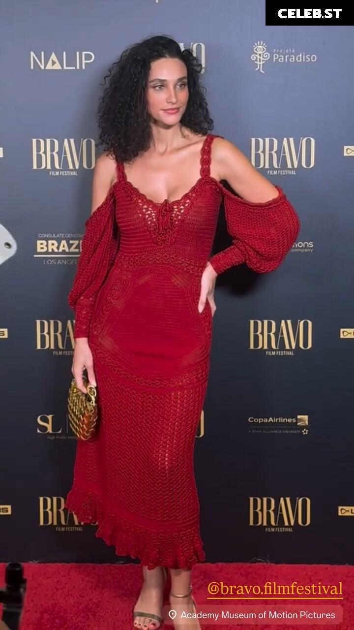 Débora Nascimento Image 23394398