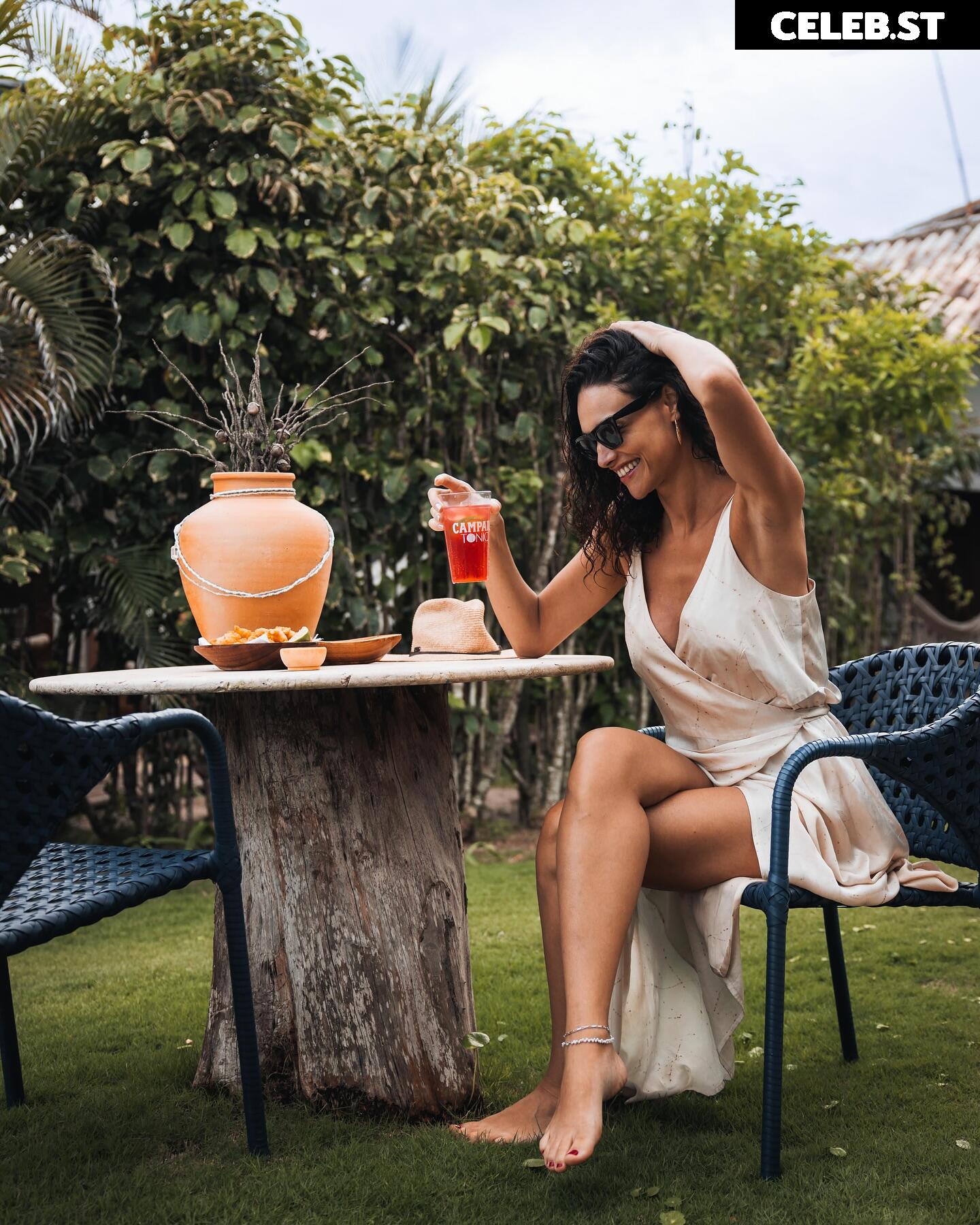 Débora Nascimento Image 23394374