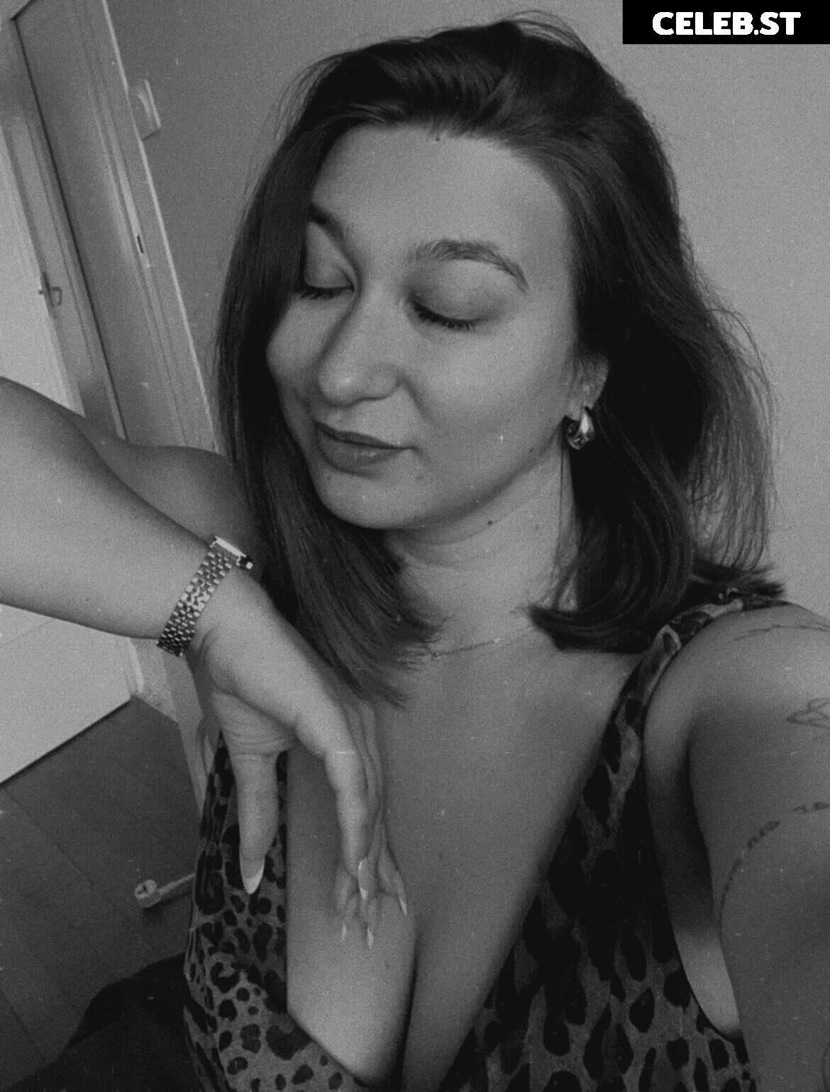 Apoline Perret Image 23396706