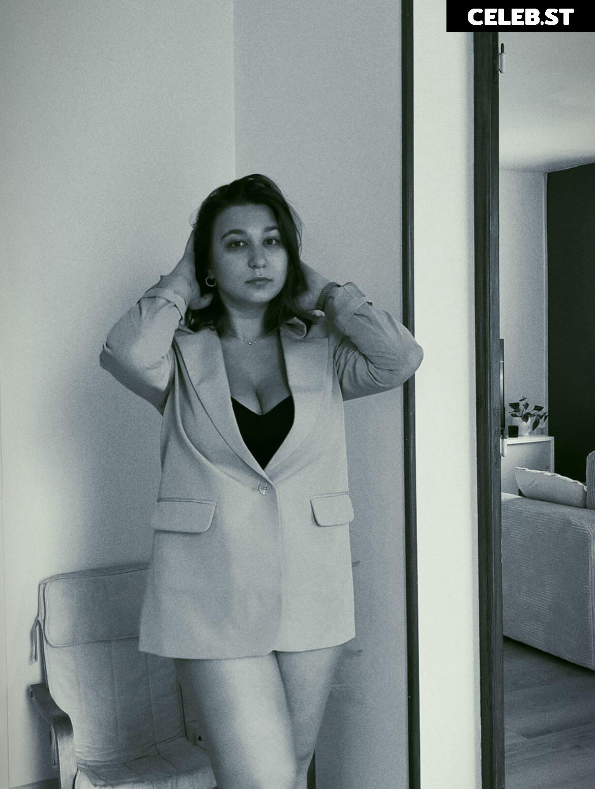 Apoline Perret Image 23396698