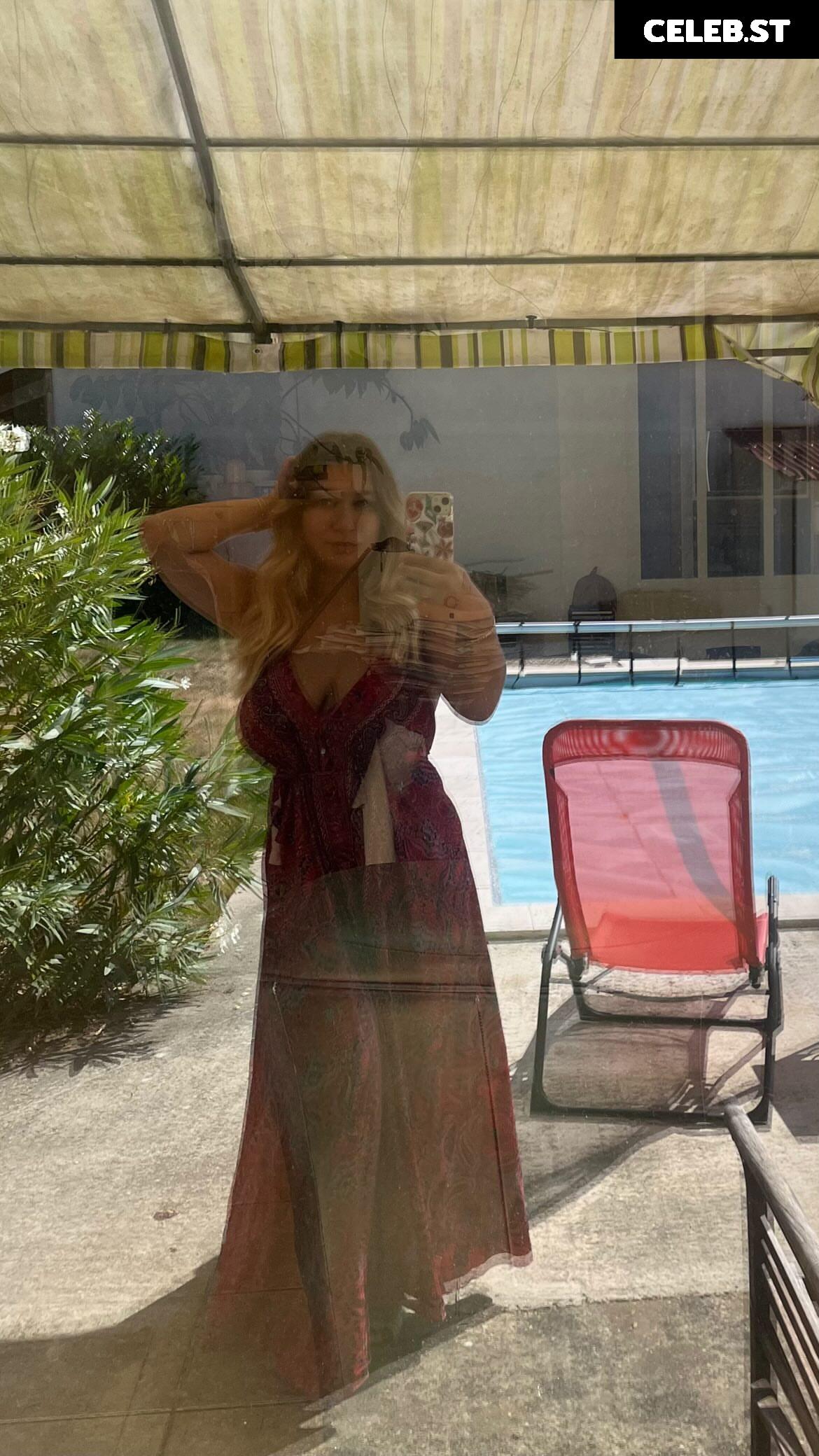 Apoline Perret Image 23396683
