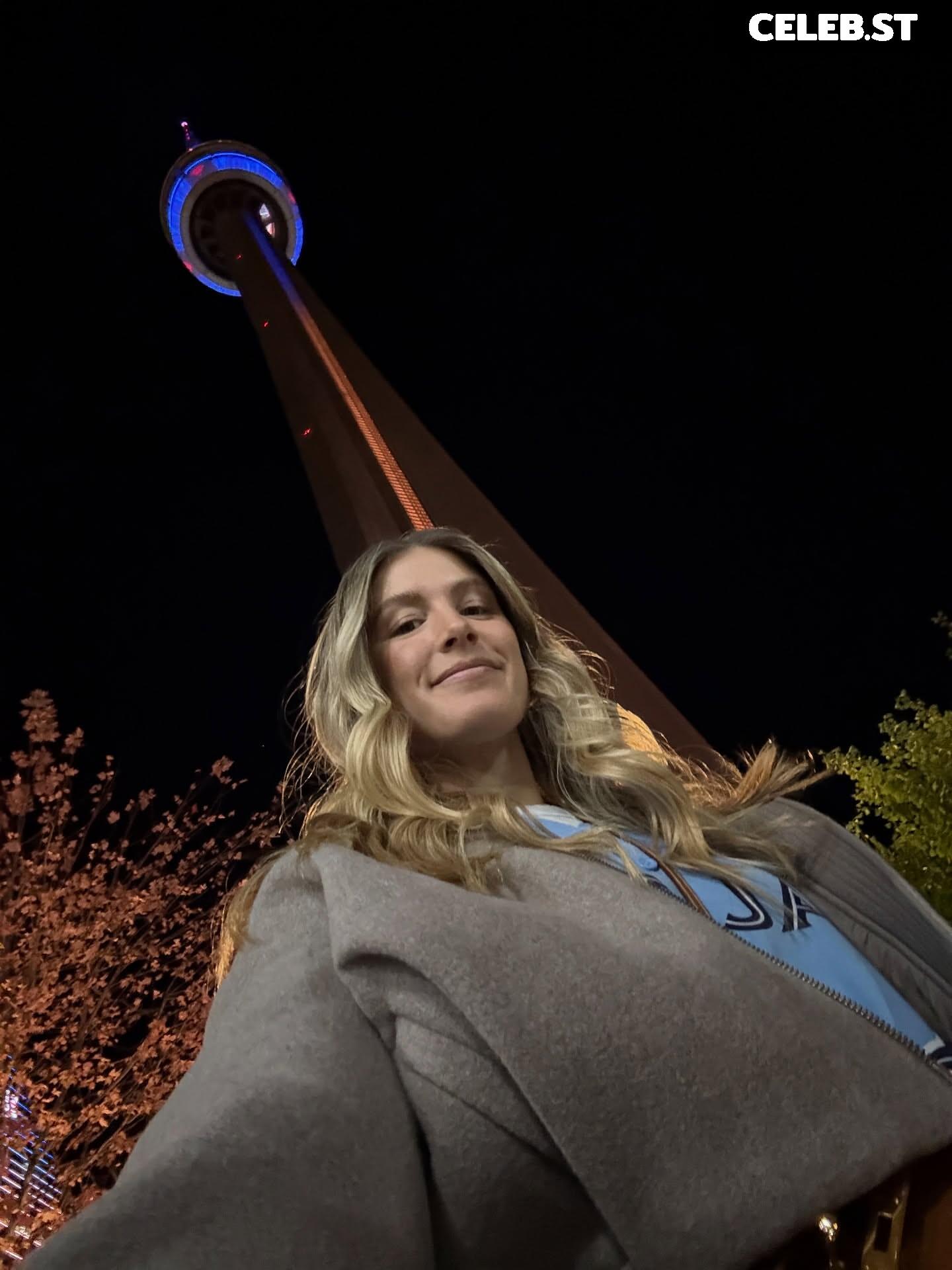 Eugenie "Genie" Bouchard Image 23390581