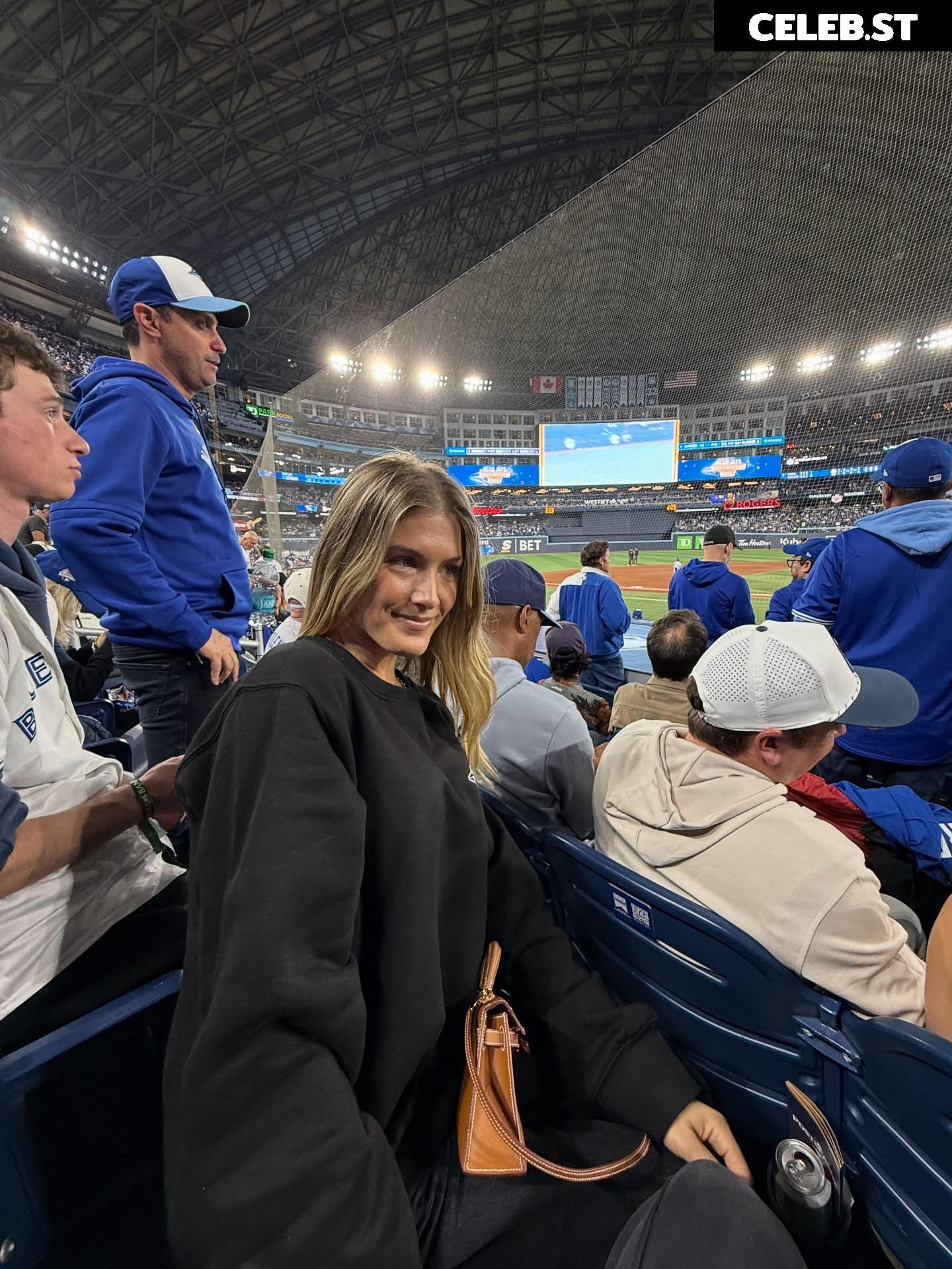 Eugenie "Genie" Bouchard Image 23390587
