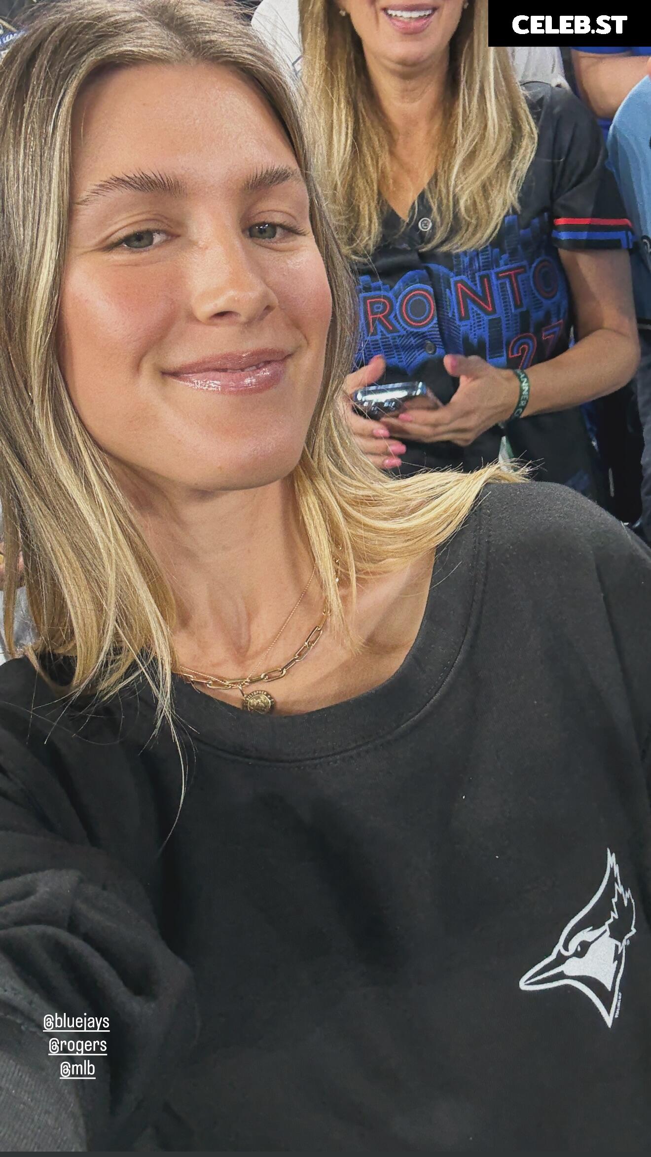 Eugenie "Genie" Bouchard Image 23390578