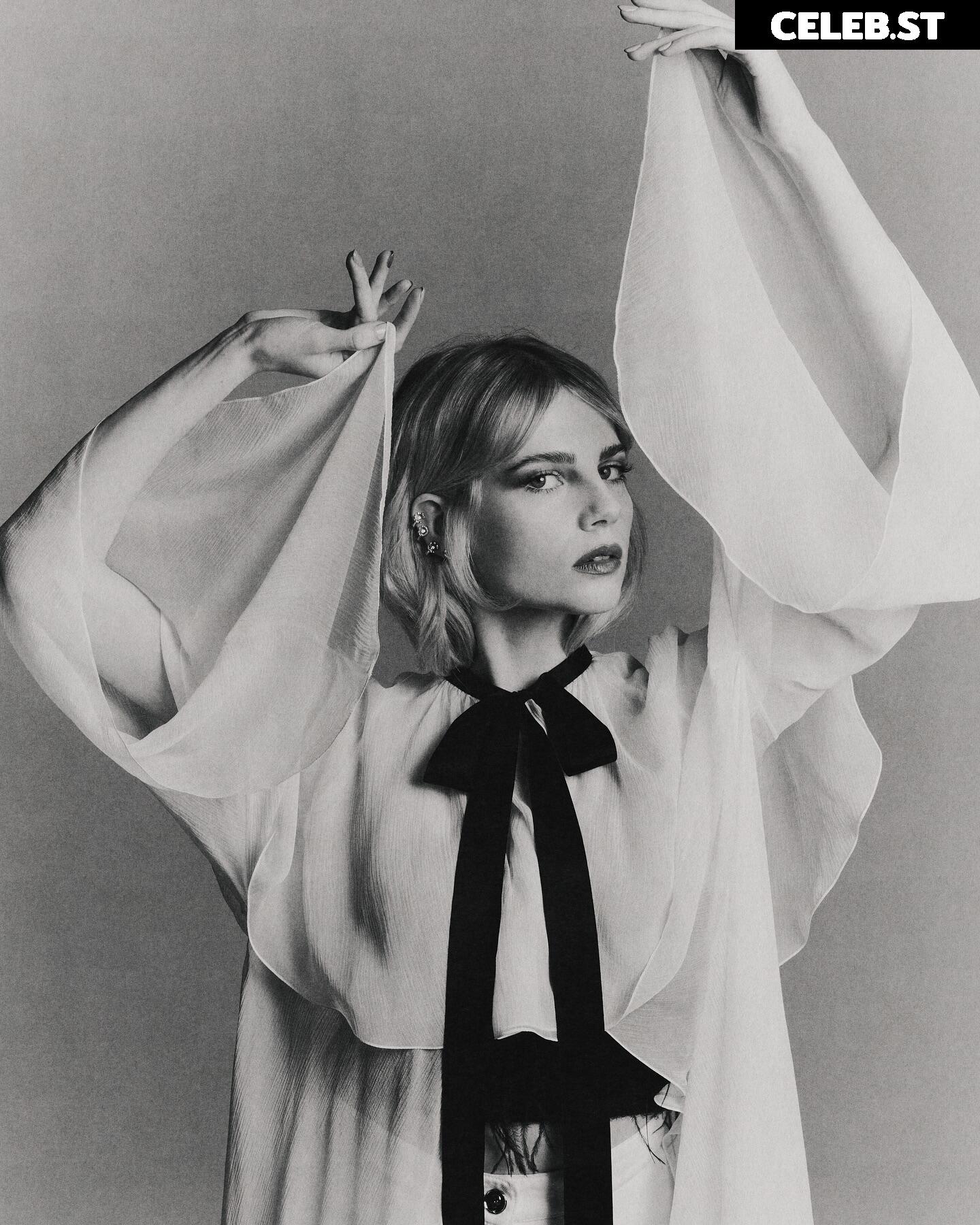 Lucy Boynton Image 23390727