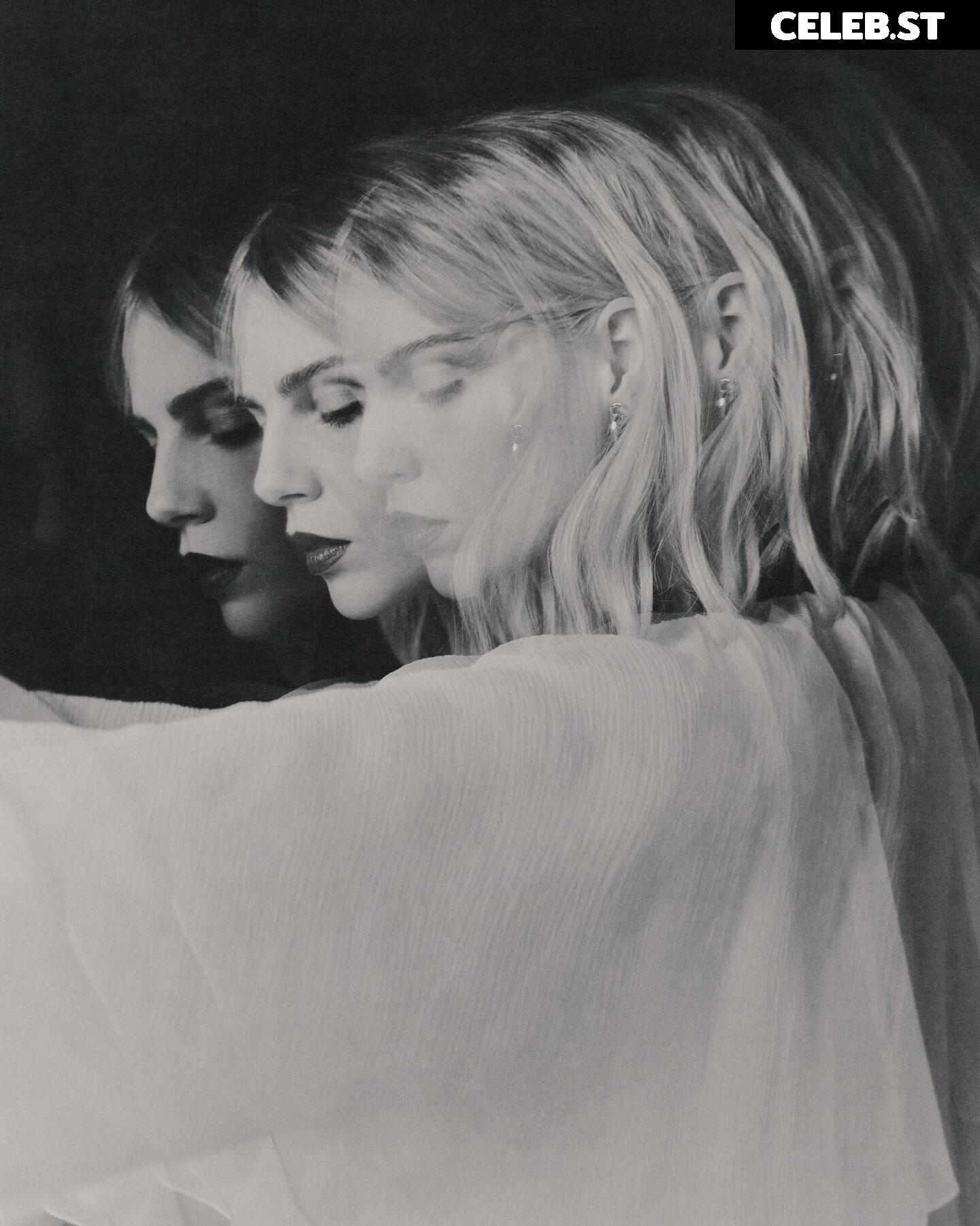 Lucy Boynton Image 23390726
