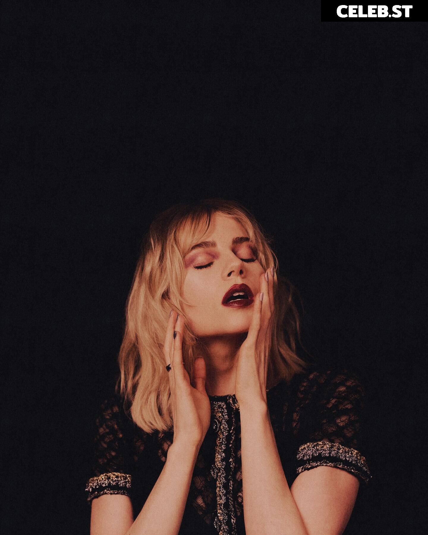 Lucy Boynton Image 23390733
