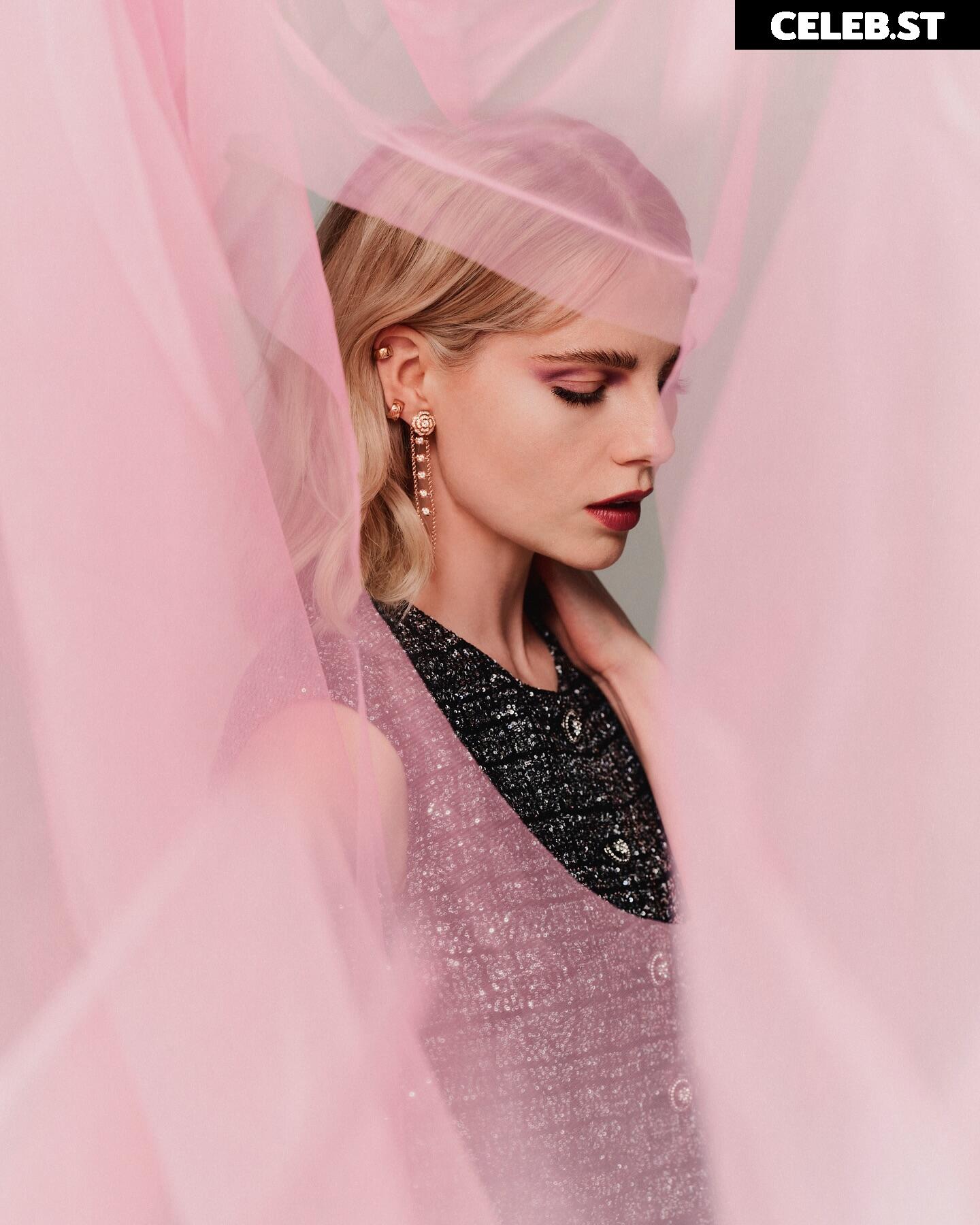 Lucy Boynton Image 23390734