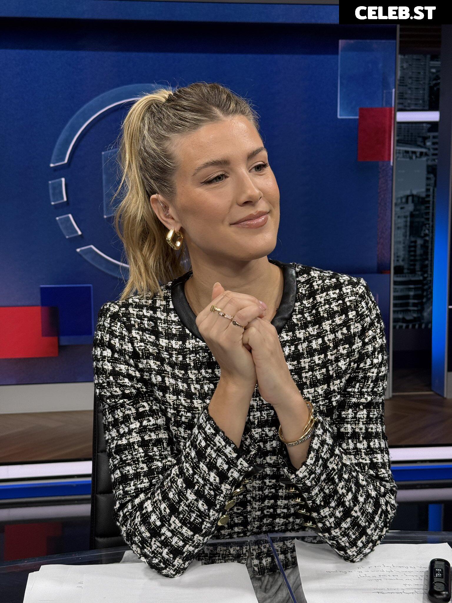 Eugenie "Genie" Bouchard Image 23390693