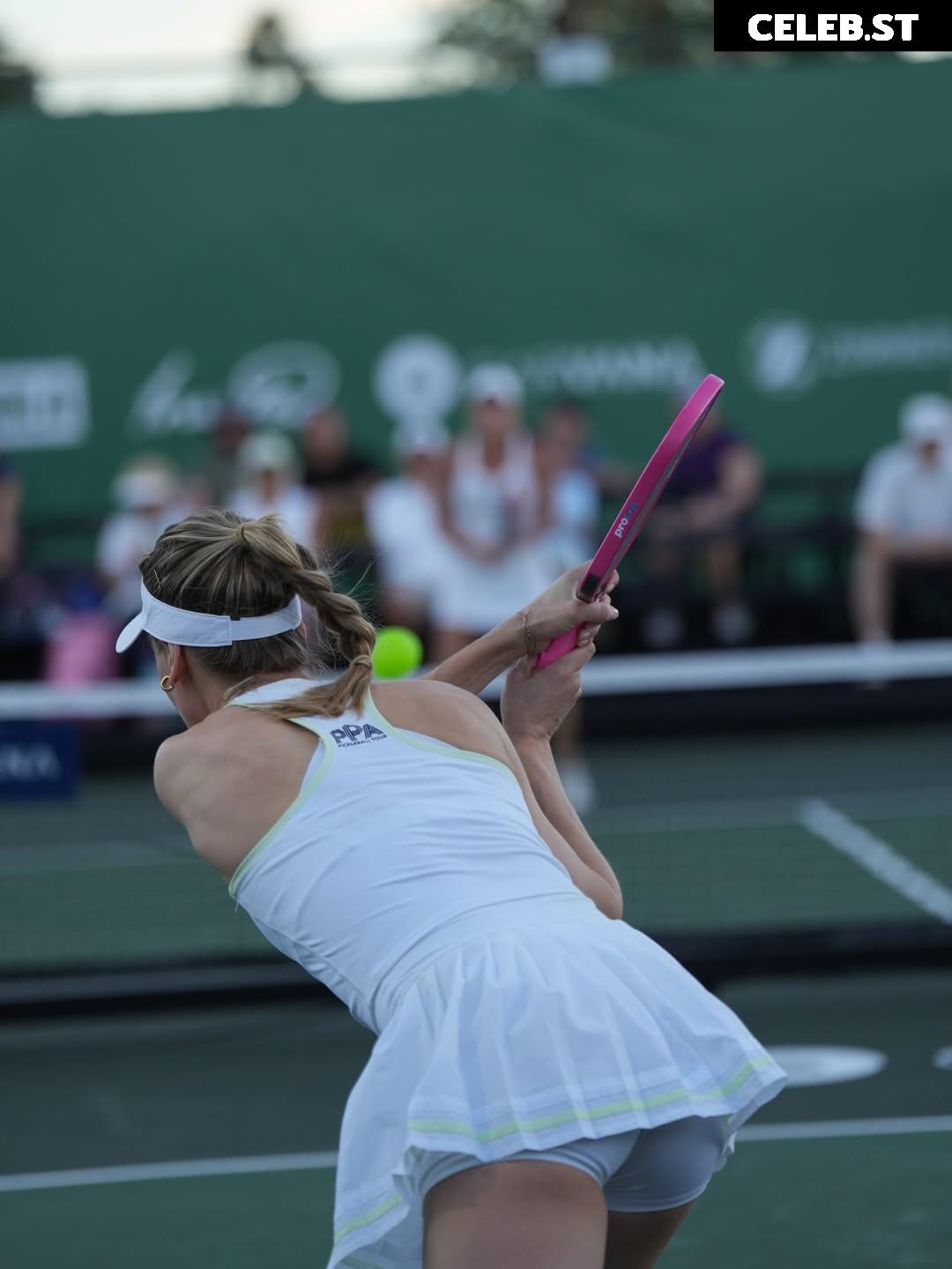 Eugenie "Genie" Bouchard Image 23390695