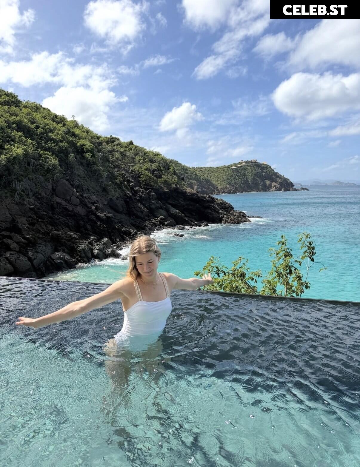 Eugenie "Genie" Bouchard Image 23390628