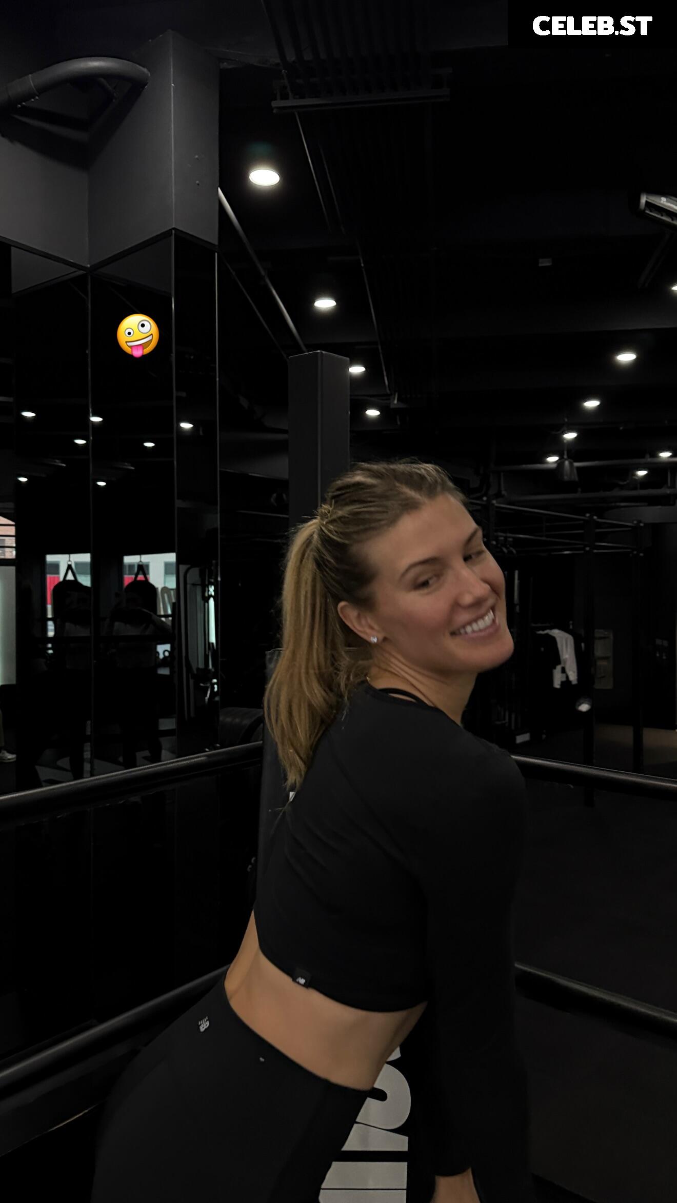 Eugenie "Genie" Bouchard Image 23390611