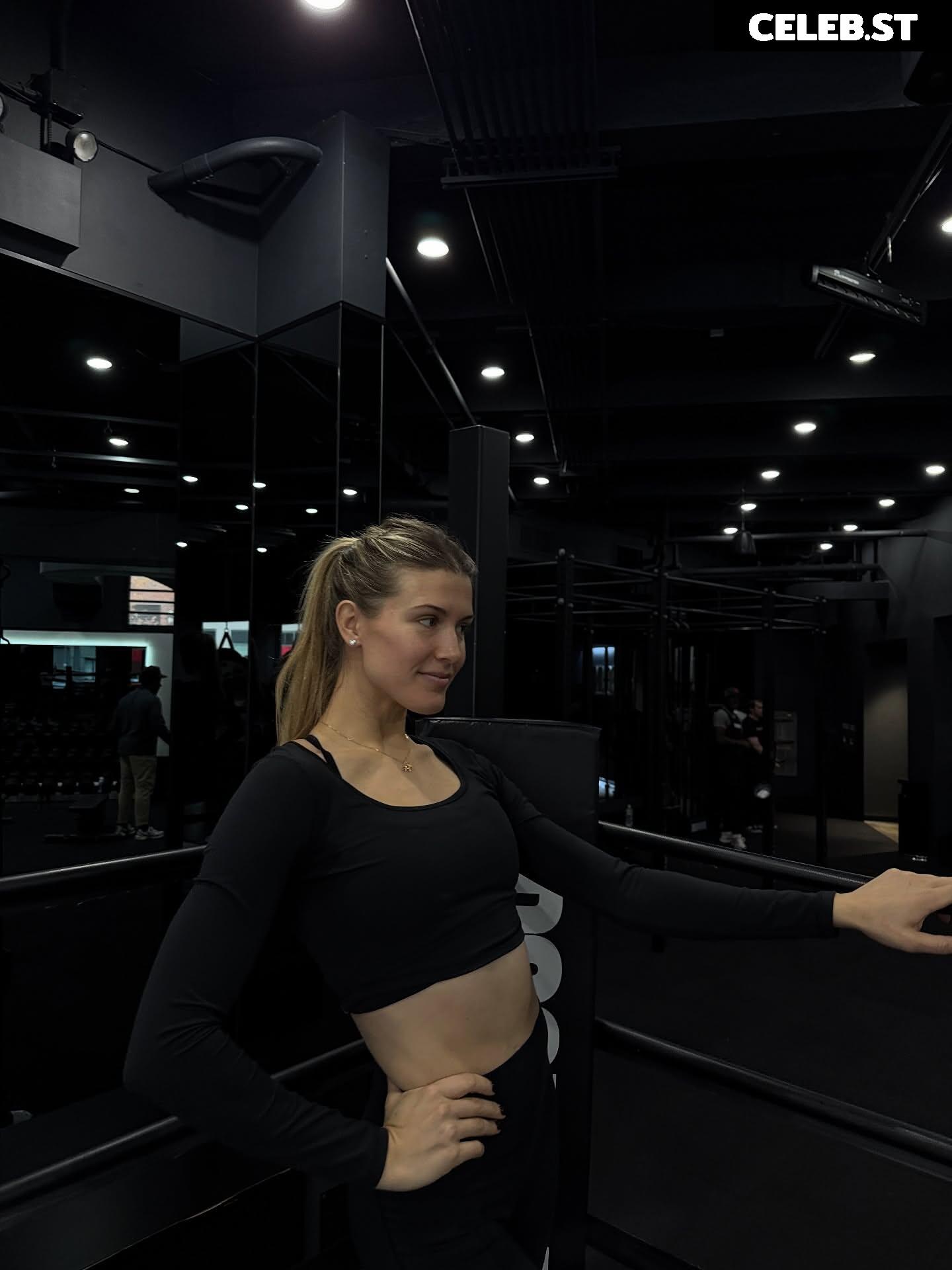 Eugenie "Genie" Bouchard Image 23390607