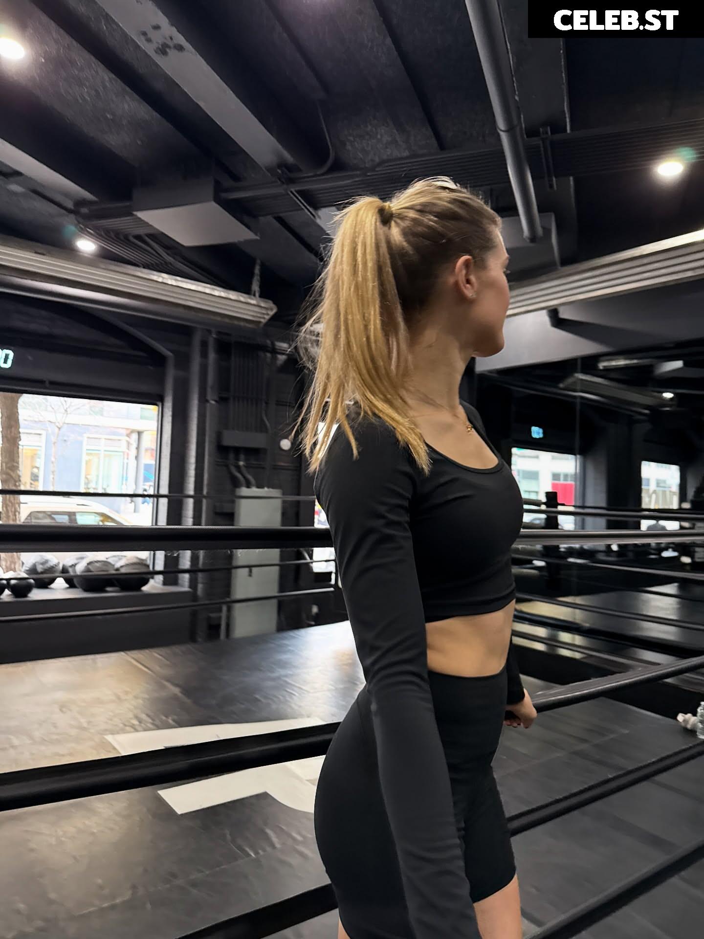 Eugenie "Genie" Bouchard Image 23390605