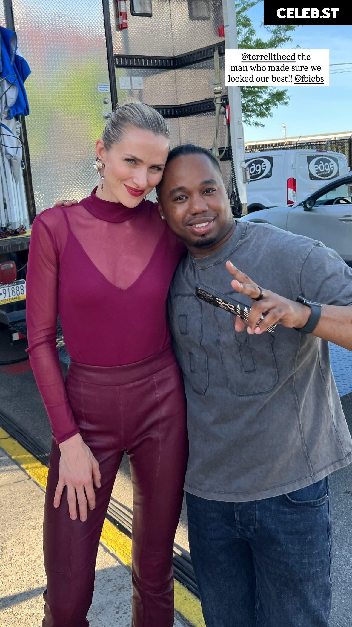 Shantel VanSanten Image 23392240
