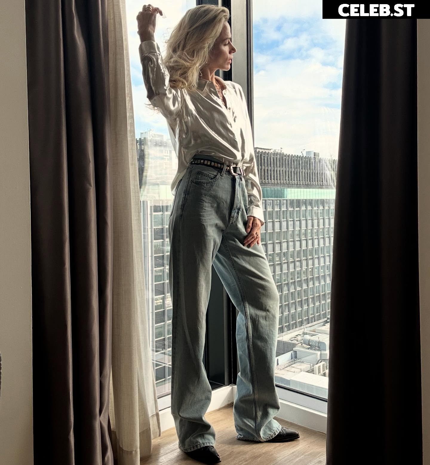 Shantel VanSanten Image 23392248