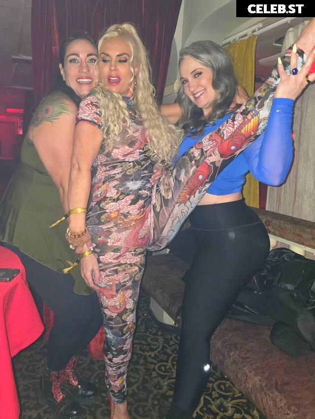 Nicole "Coco" Austin Image 23381201