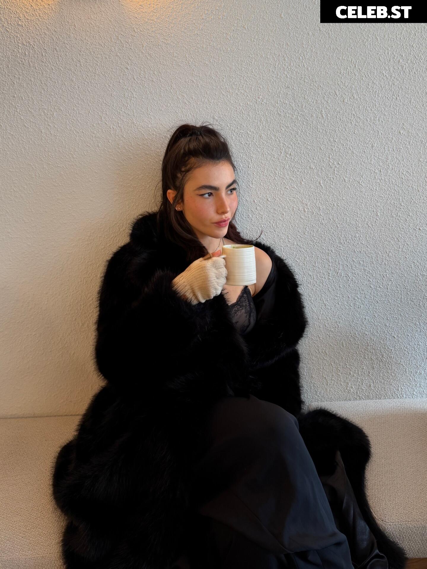Andrea Botez (leaks = ban) Image 23277575