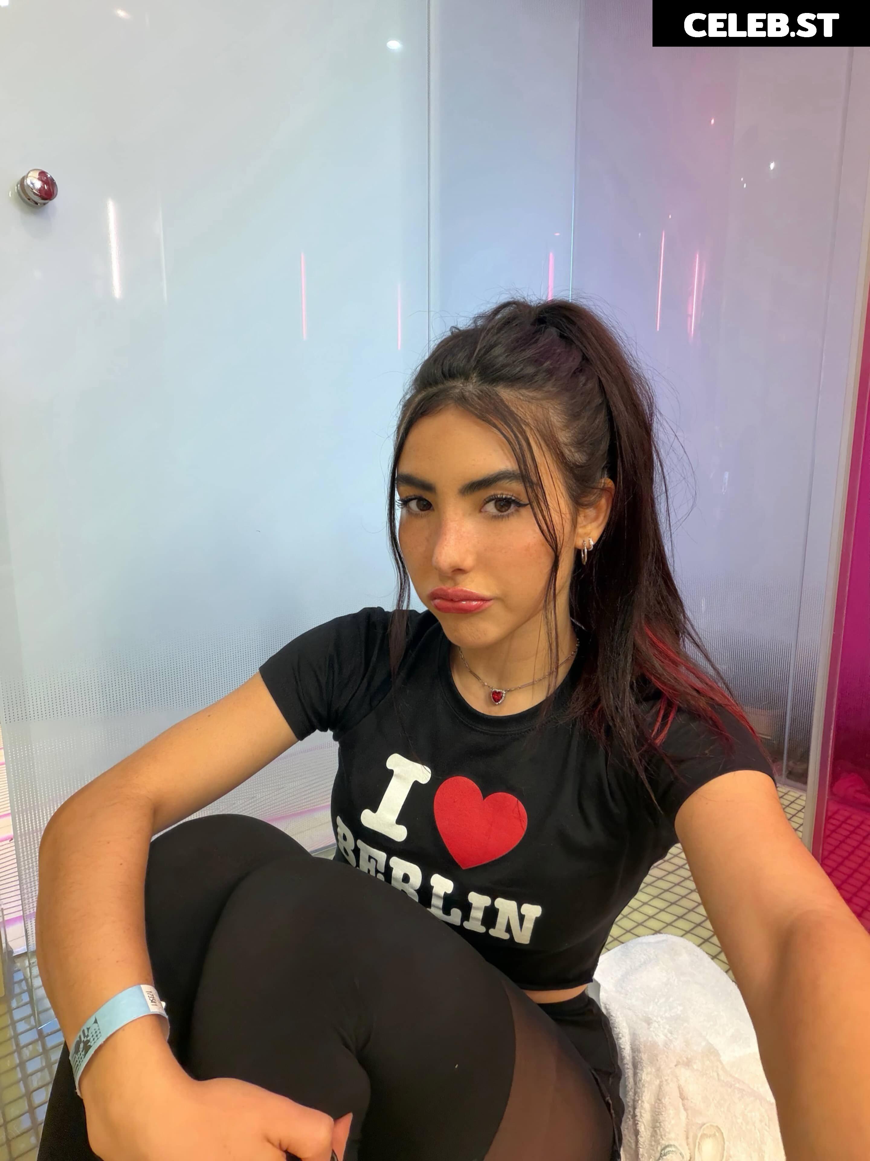 Andrea Botez (leaks = ban) Image 23296883