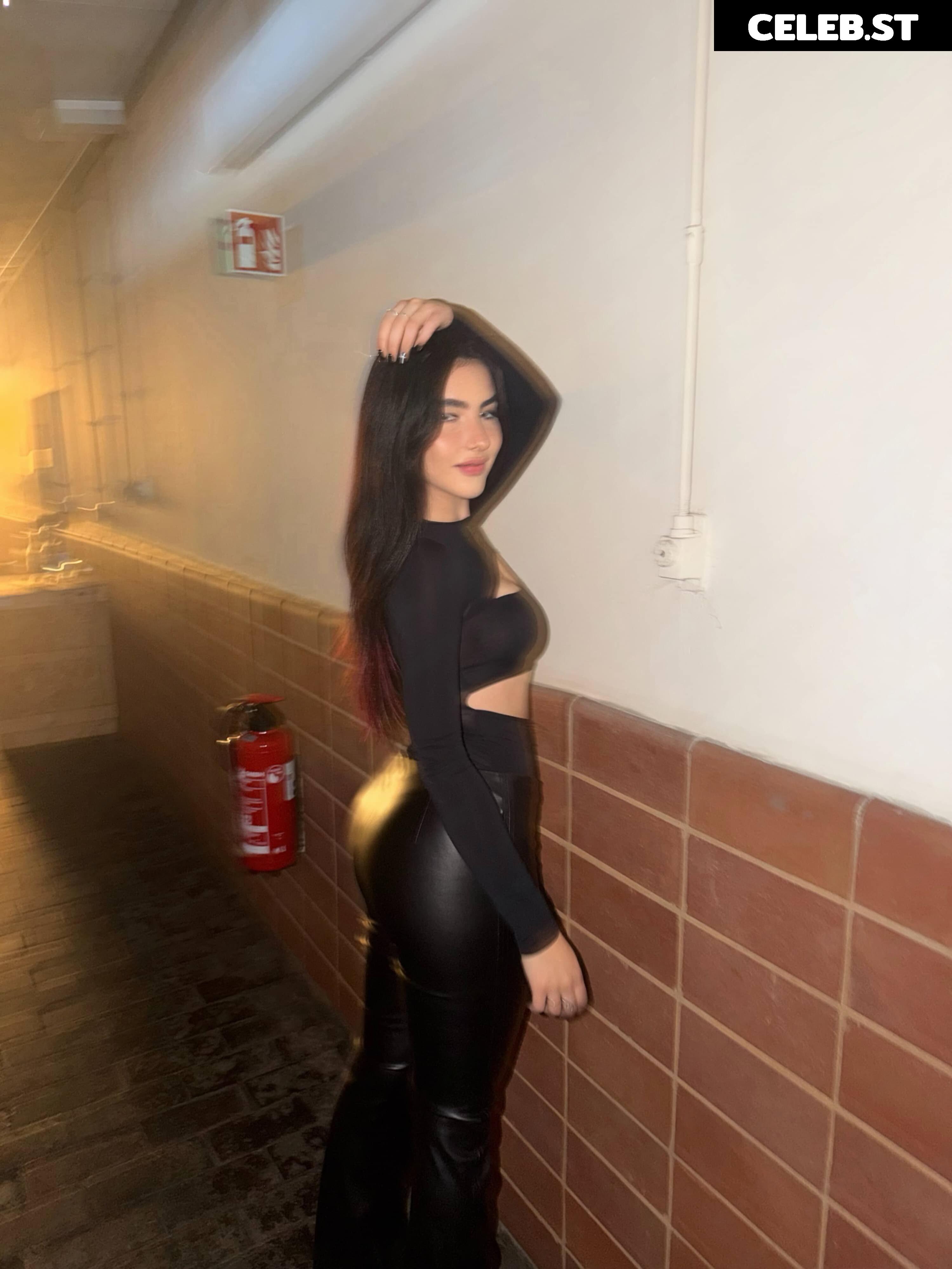 Andrea Botez (leaks = ban) Image 23296885