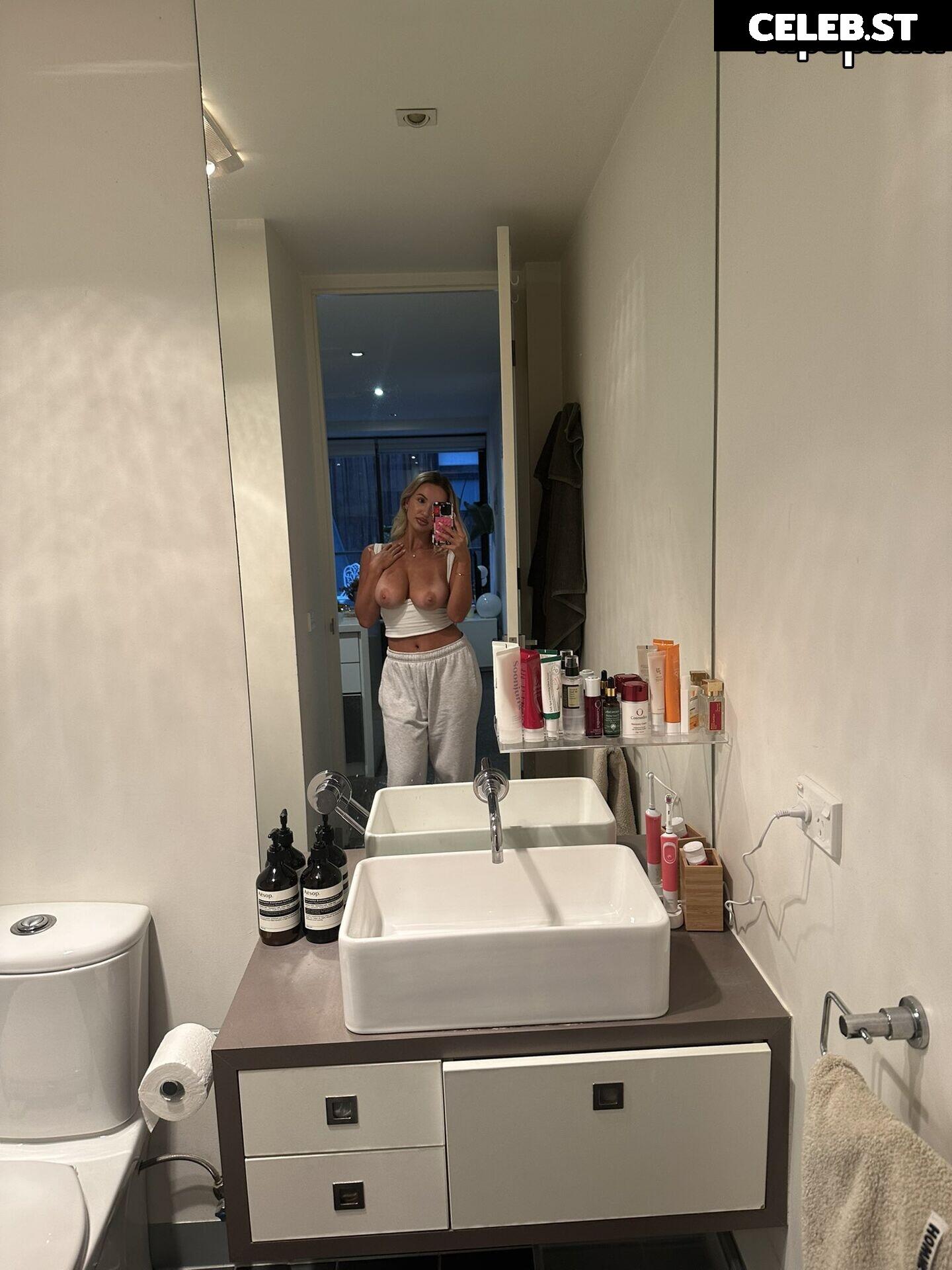 Victoria Campbell Image 2316763