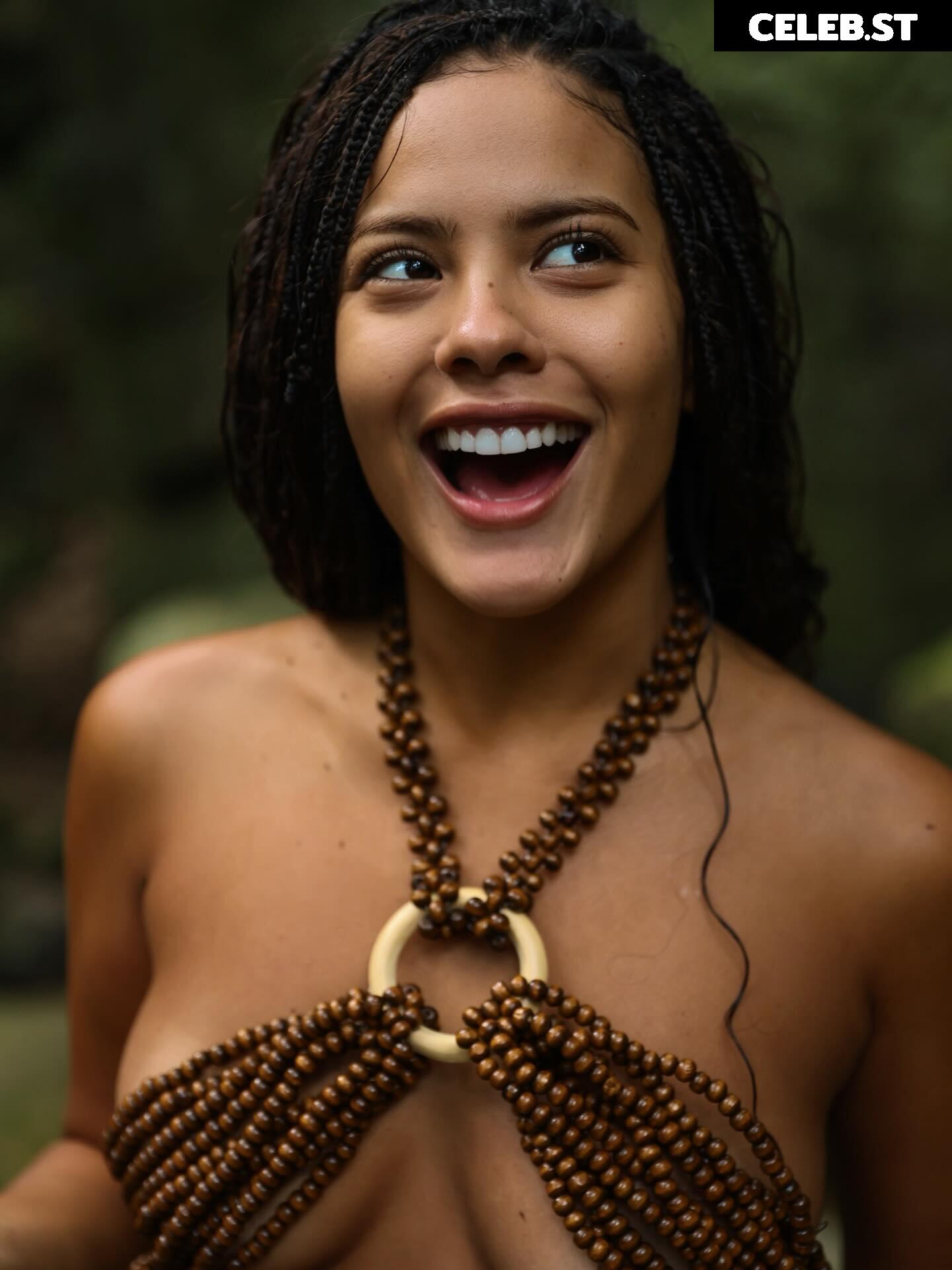 Bella Campos Image 23075419