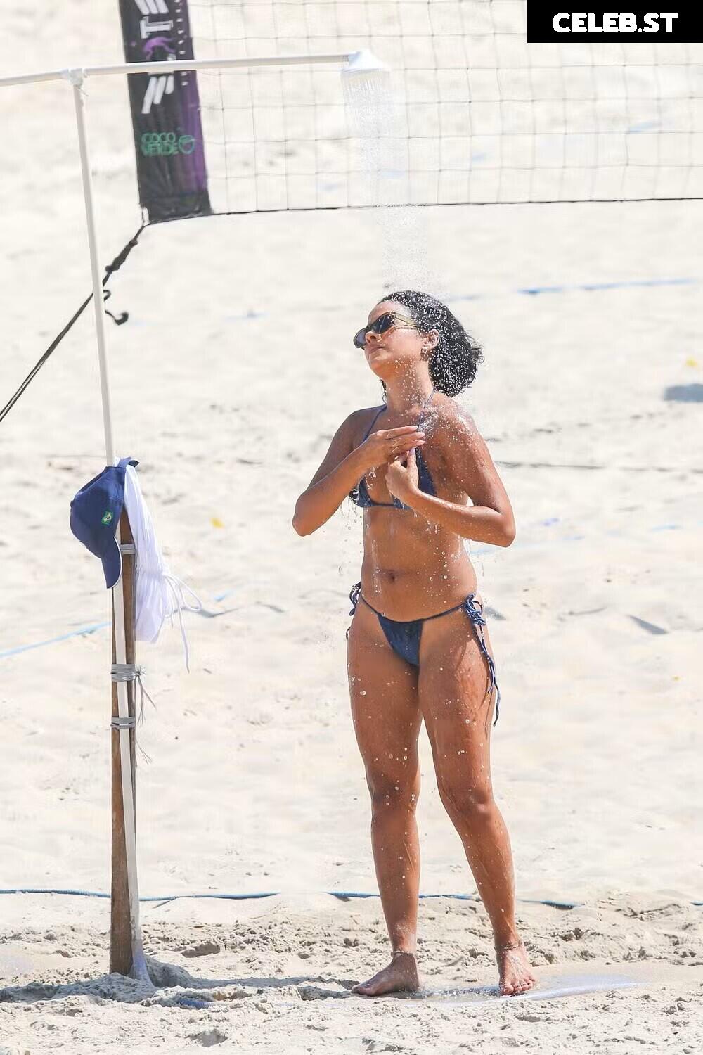 Bella Campos Image 23075296