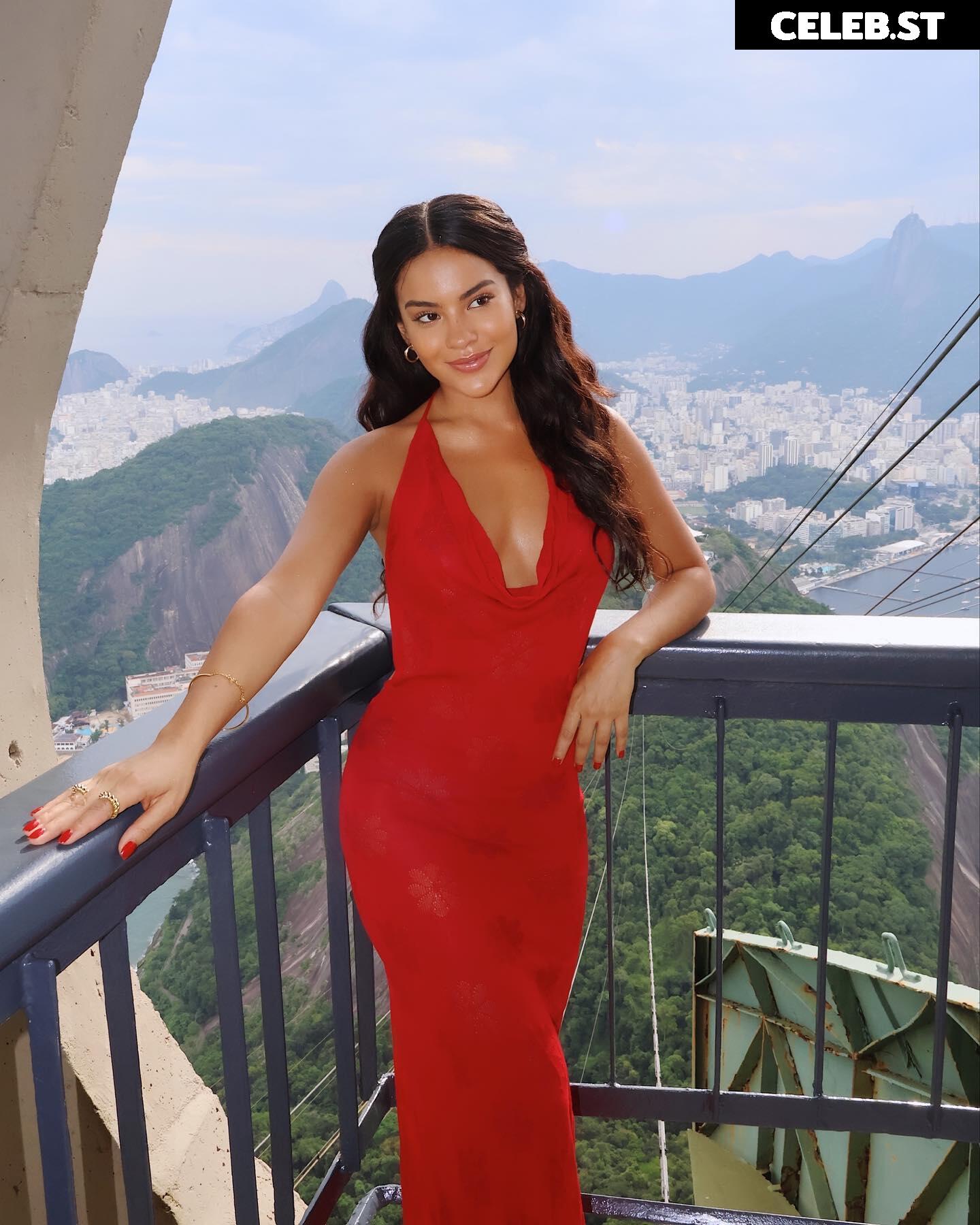 Bella Campos Image 23075213