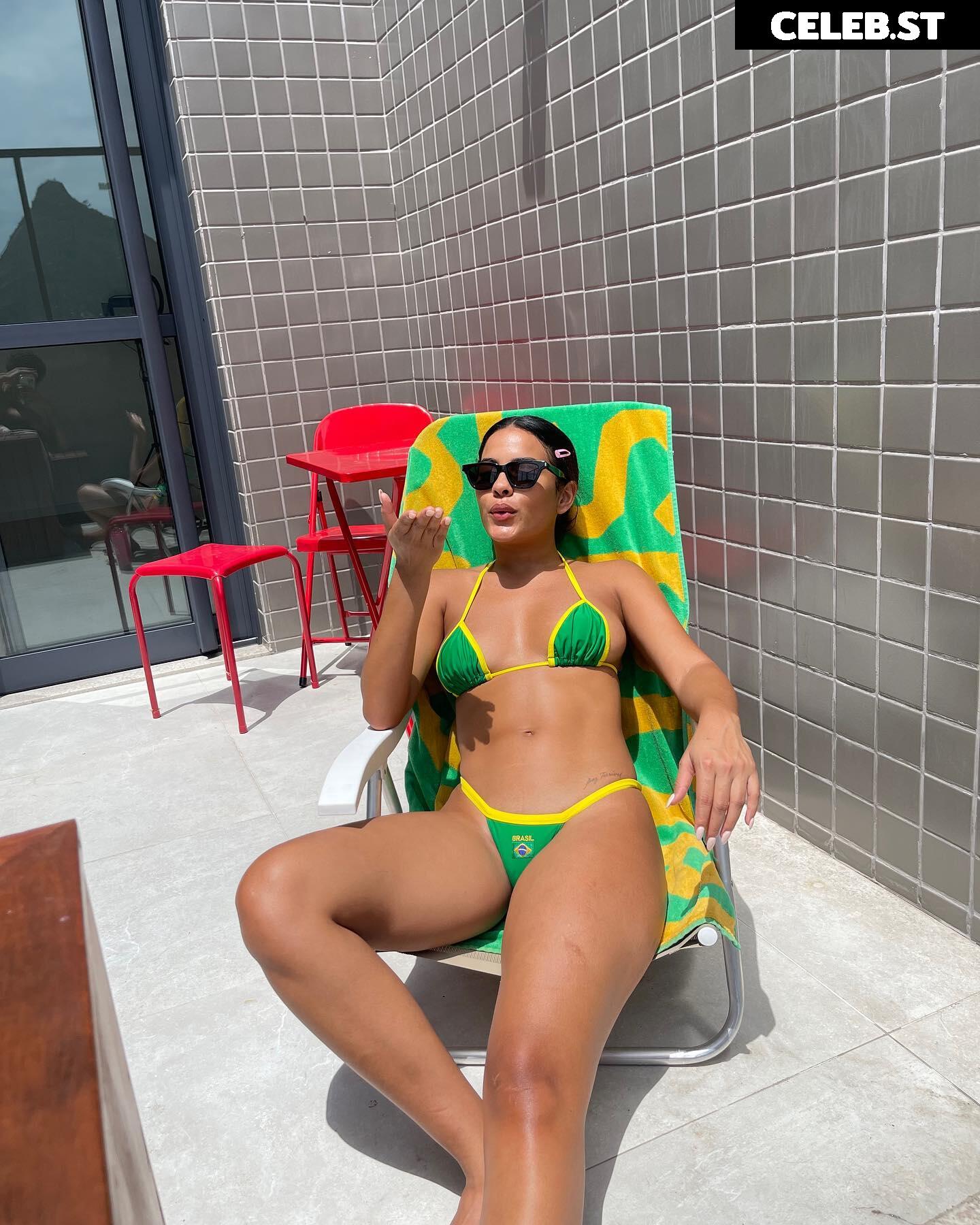 Bella Campos Image 23075215