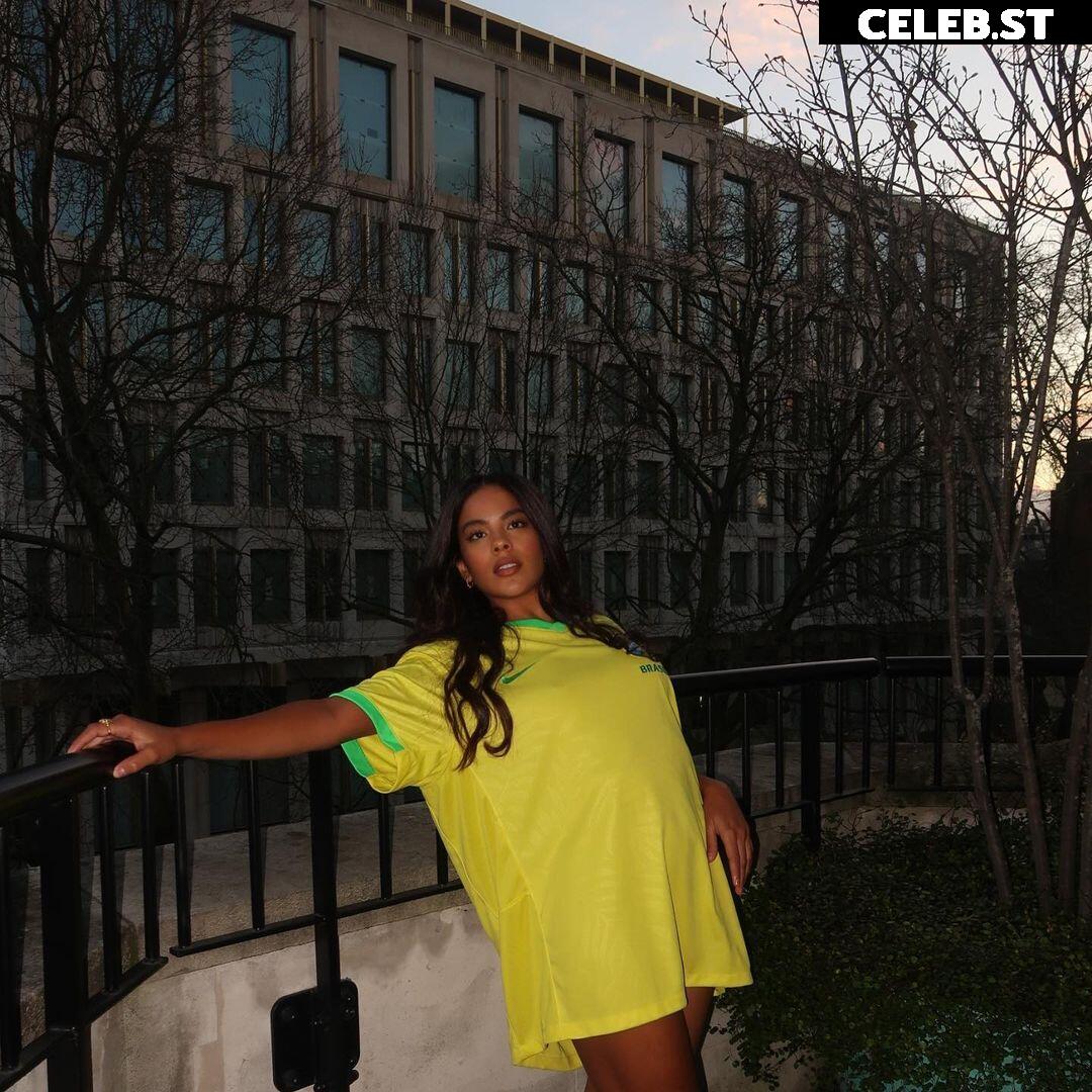Bella Campos Image 23075235