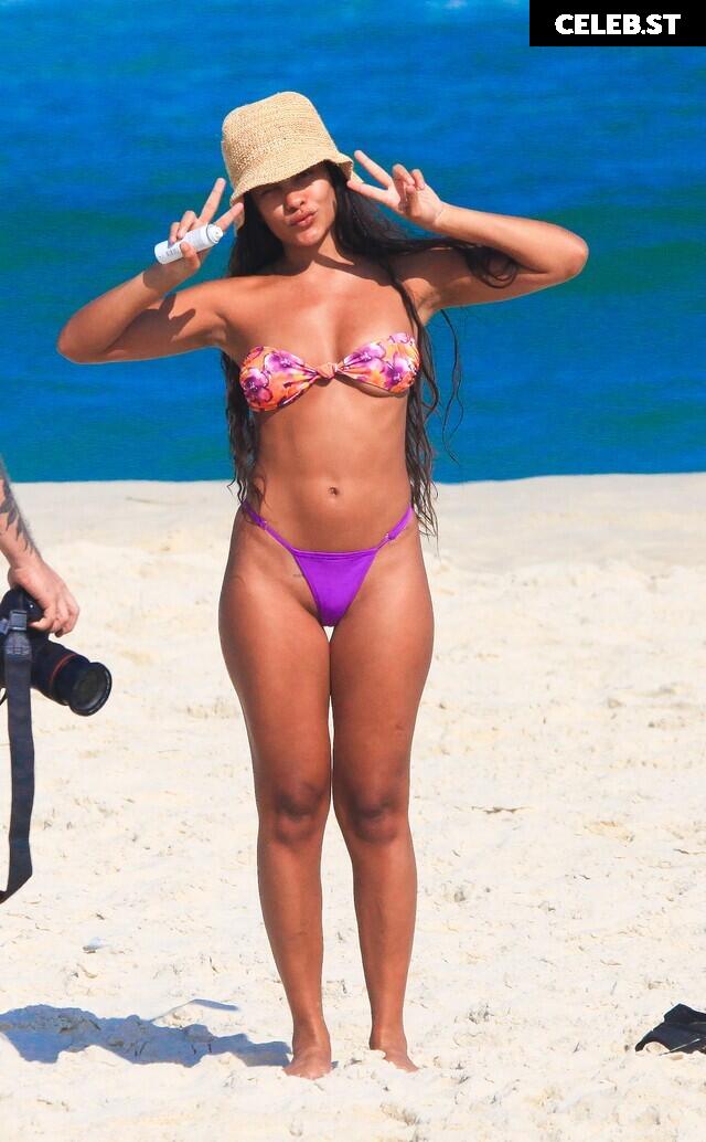 Bella Campos Image 23075239