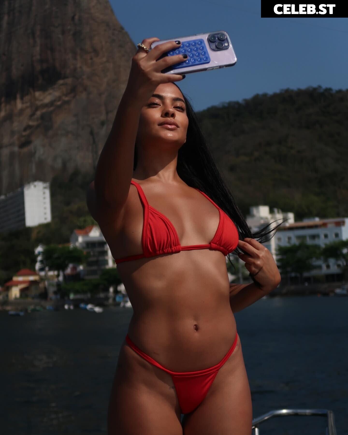 Bella Campos Image 23075258