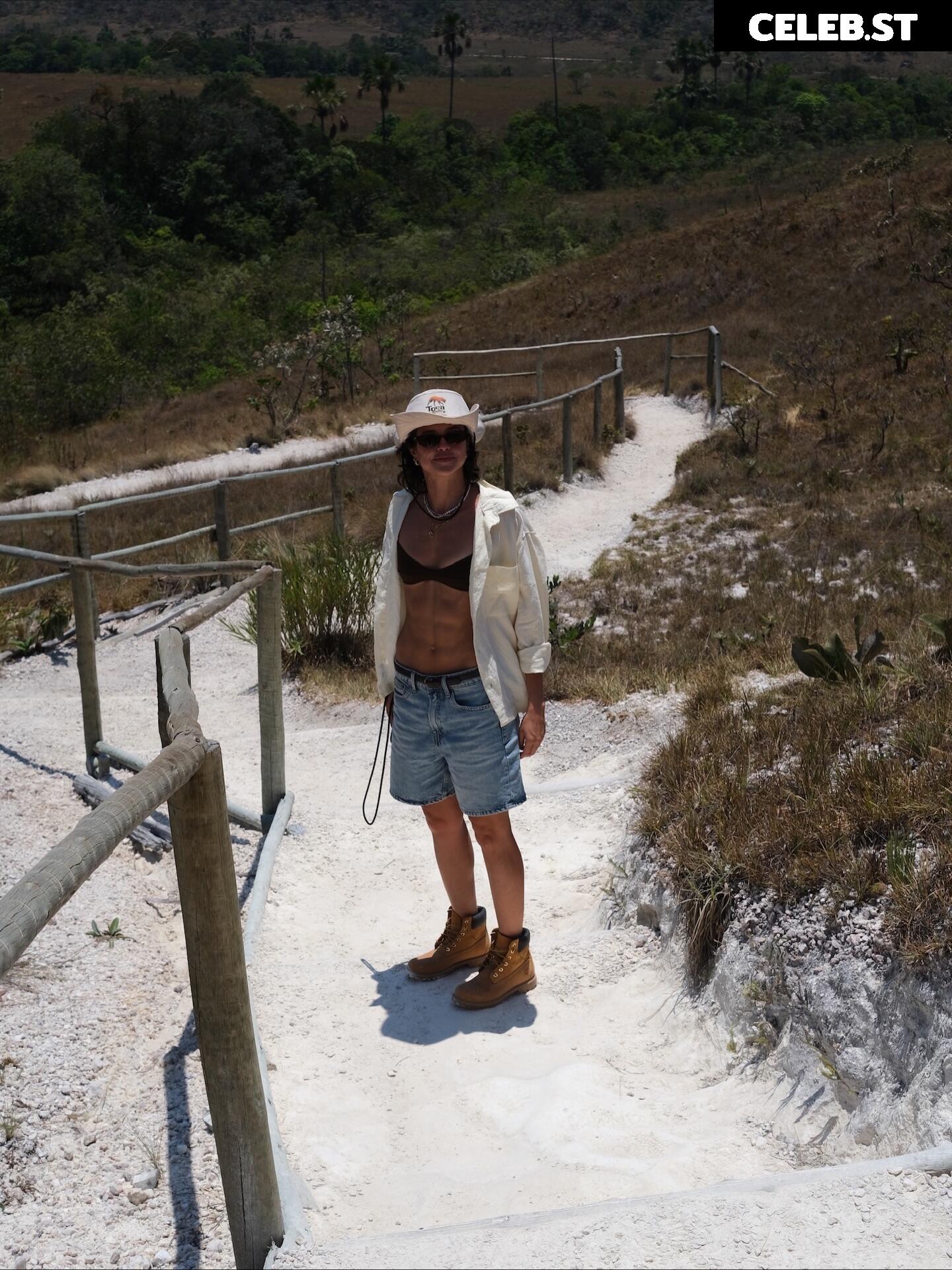 Agatha Moreira Image 23074940