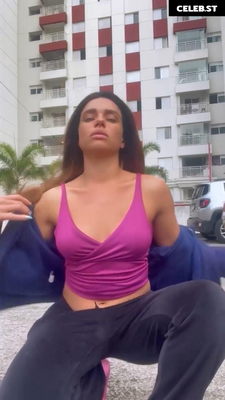 Bruna Linzmeyer Image 23074678