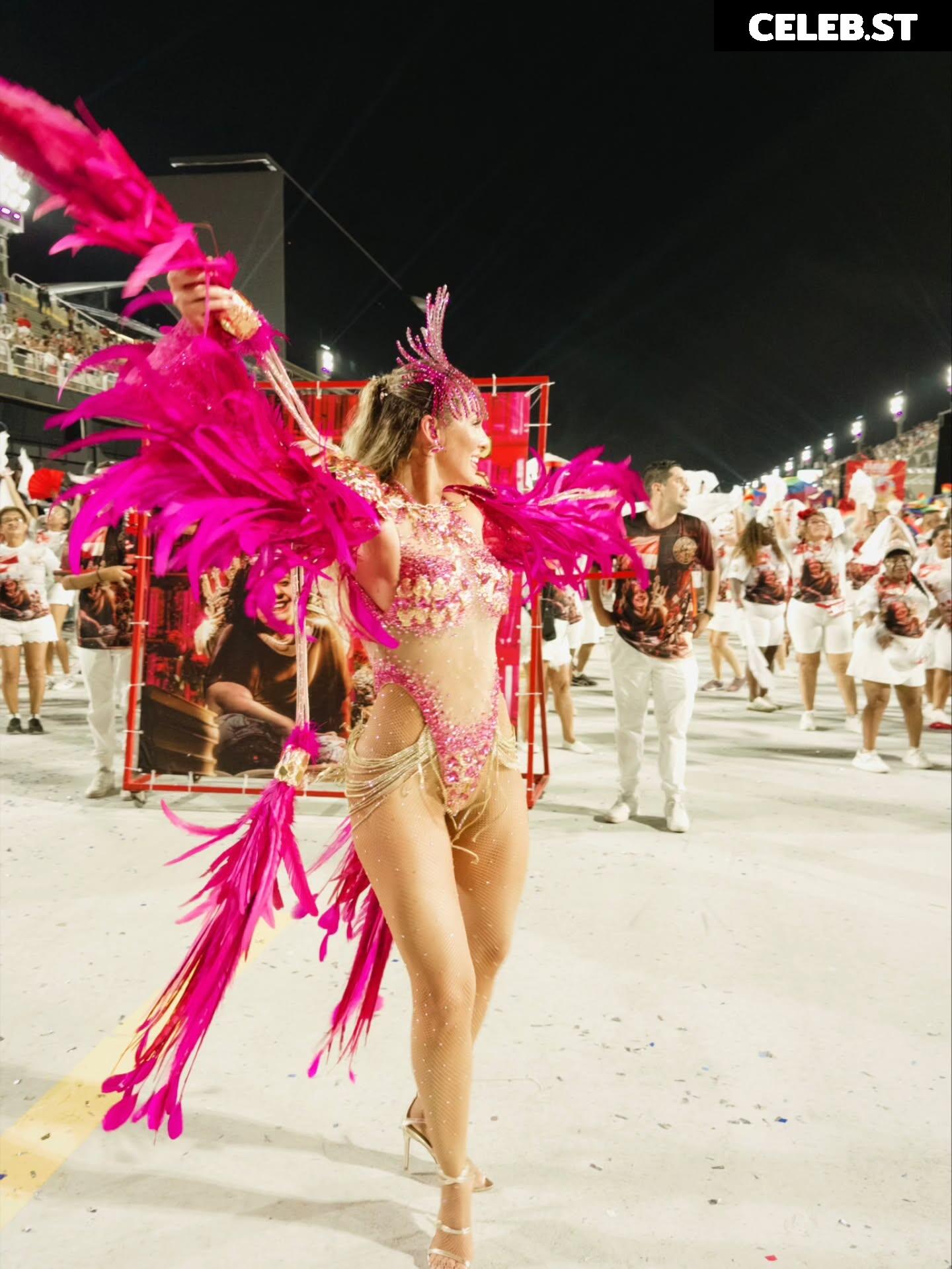 Lívia Andrade Image 23074116