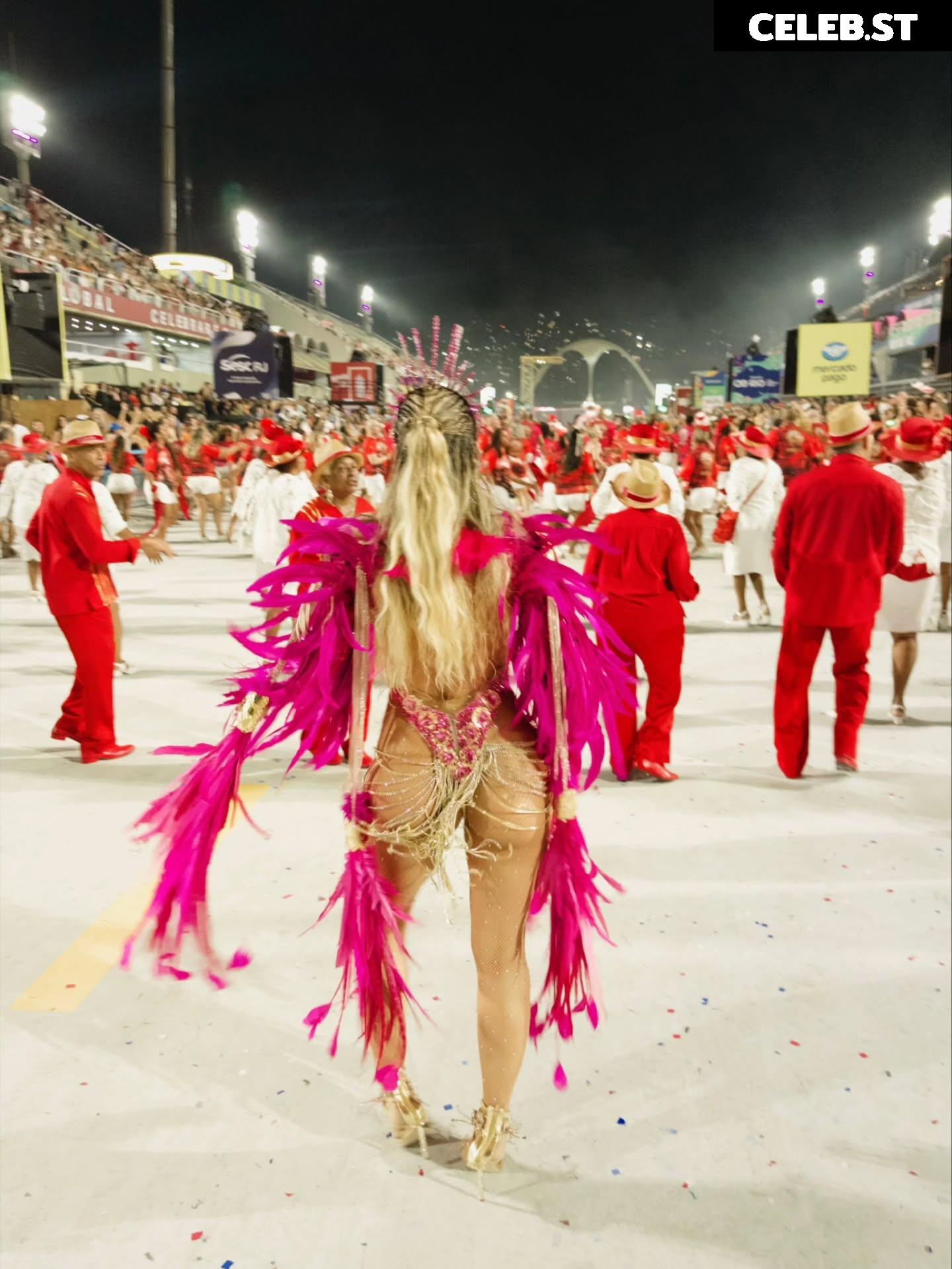 Lívia Andrade Image 23074118