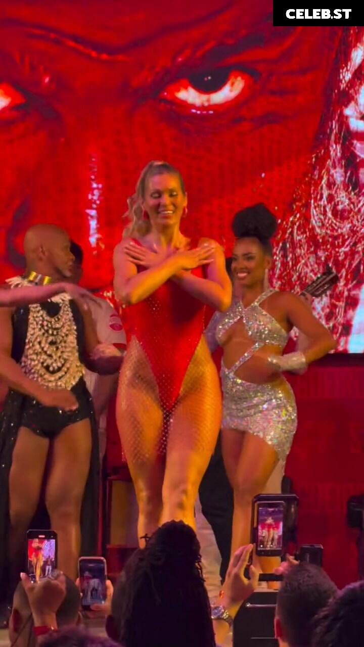 Lívia Andrade Image 23074029