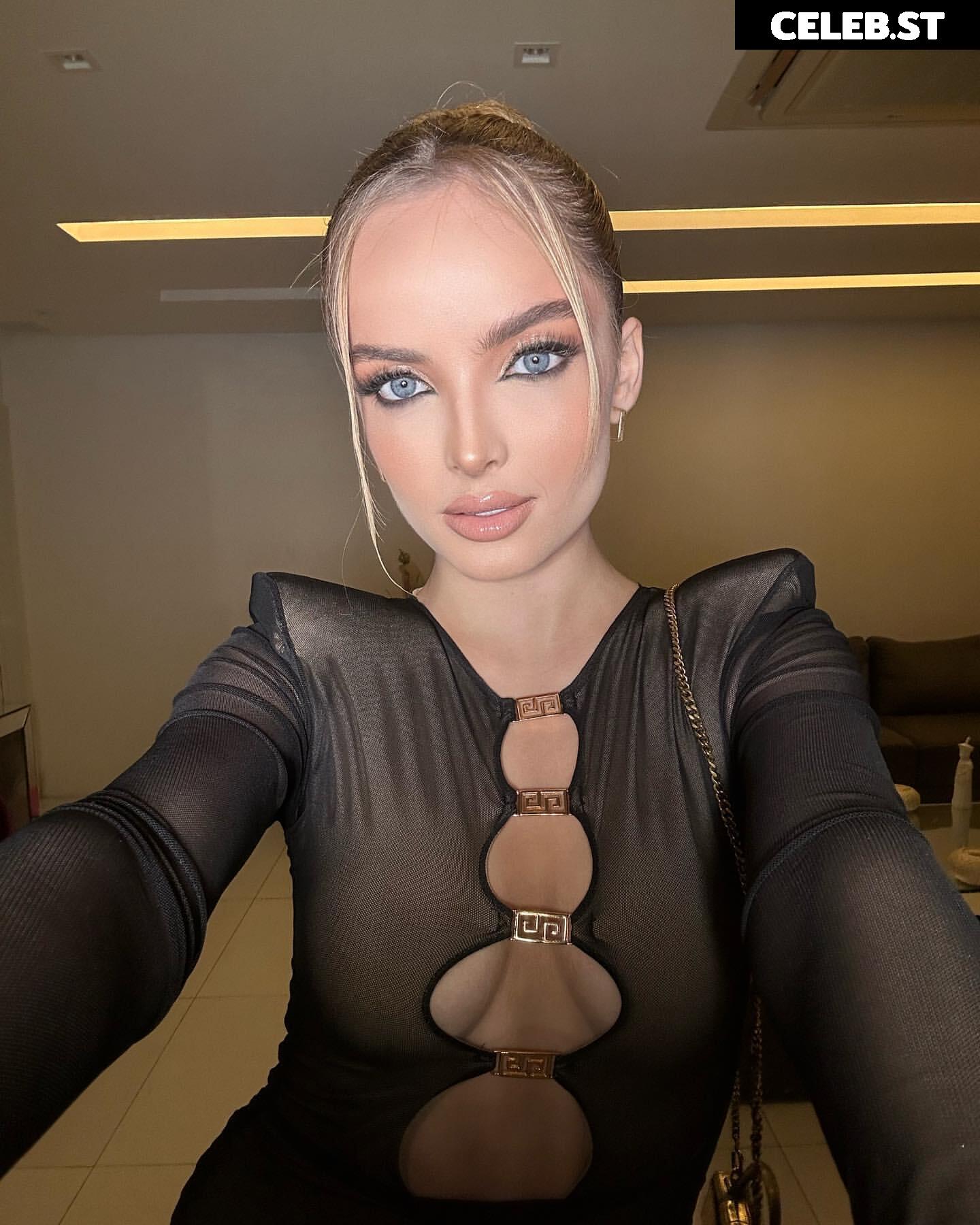 Giovanna Chaves Image 23077126