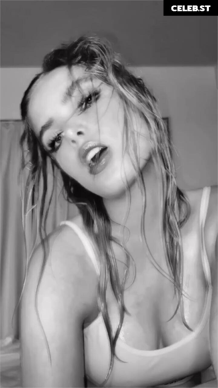Giovanna Chaves Image 23077161