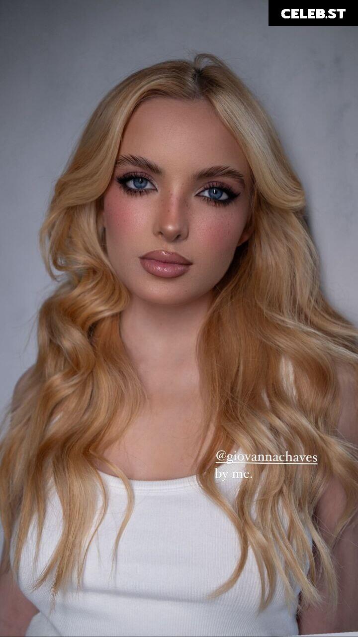 Giovanna Chaves Image 23077164